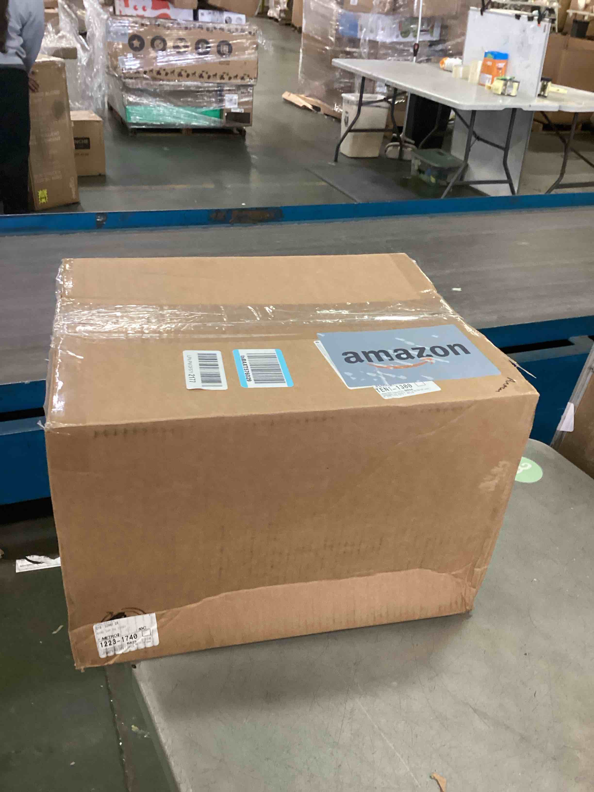 https://s3.amazonaws.com/lotting-images-prod/bidfta/TEA1925816_1736613323230.jpeg