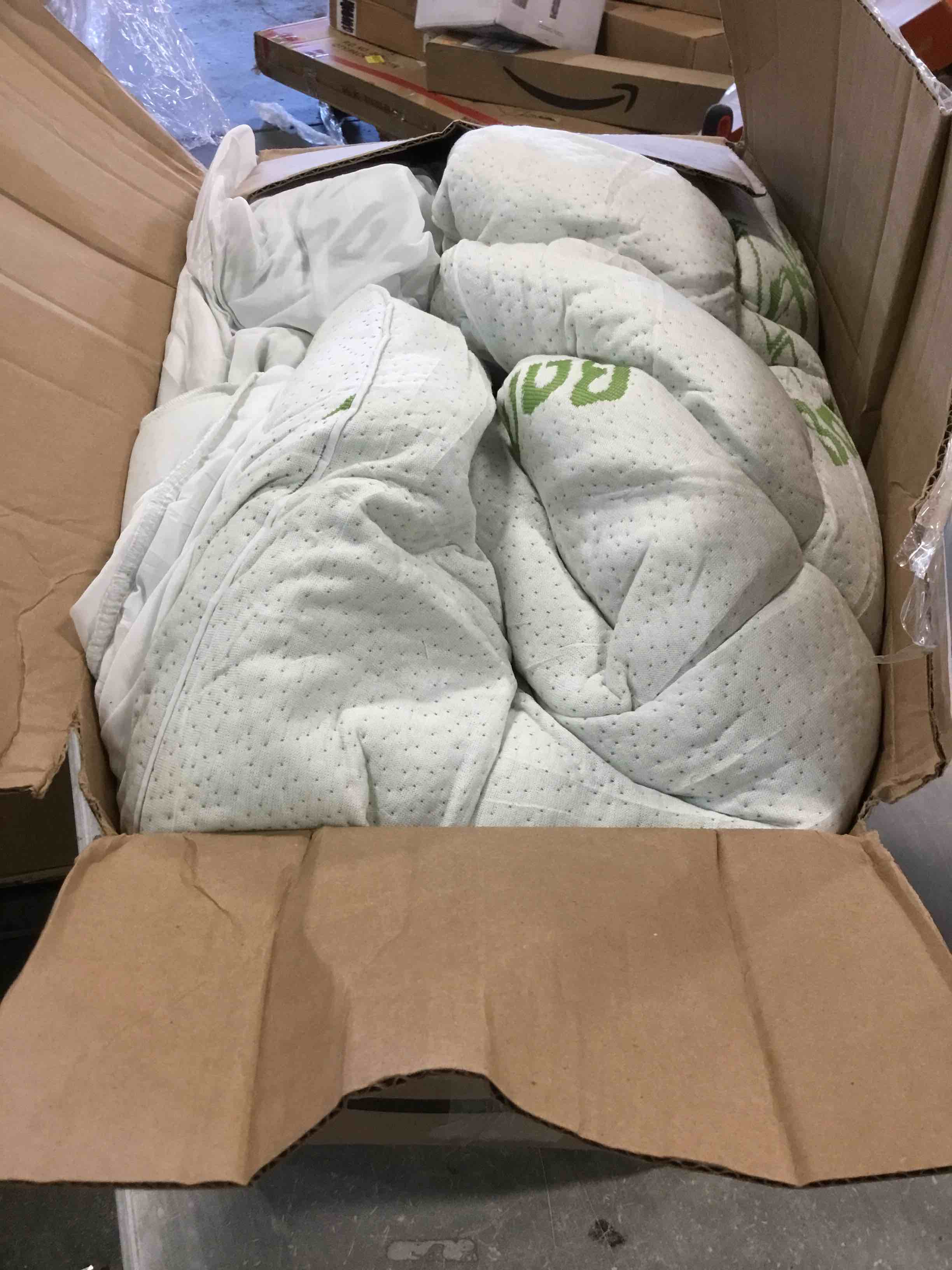 https://s3.amazonaws.com/lotting-images-prod/bidfta/TEA1928888_1736796392467.jpeg