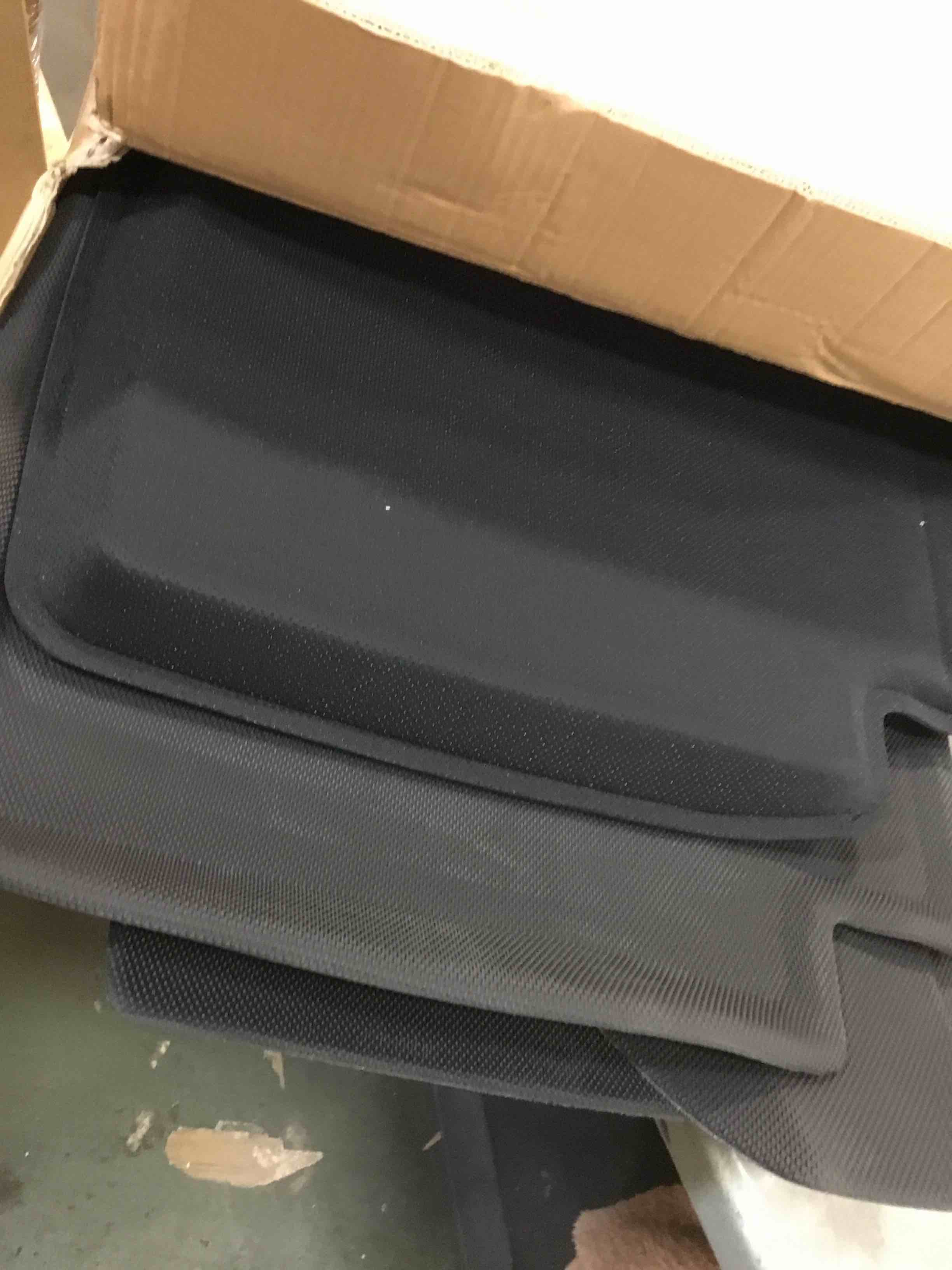 https://s3.amazonaws.com/lotting-images-prod/bidfta/TEA1930132_1734723647264.jpeg