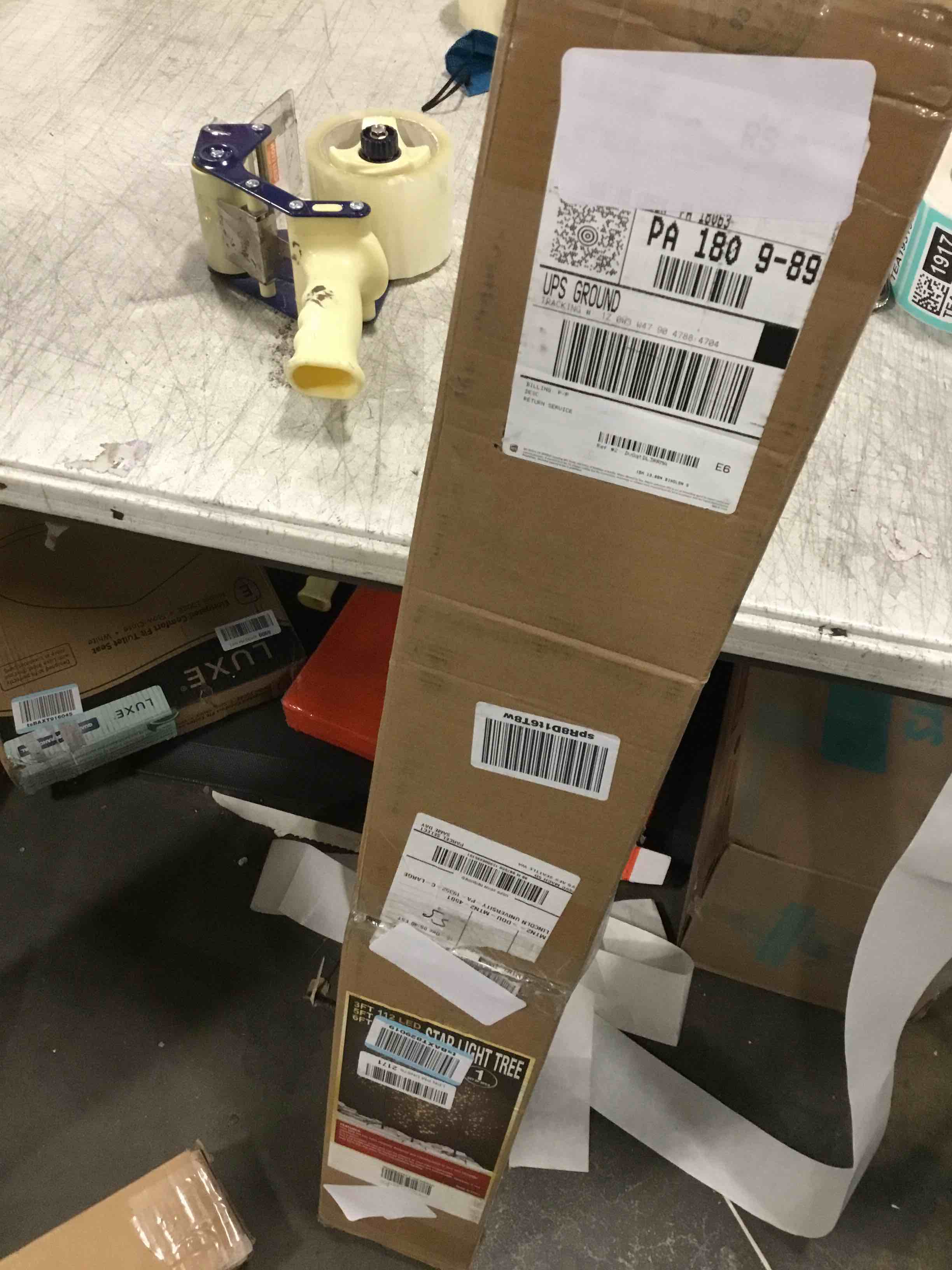 https://s3.amazonaws.com/lotting-images-prod/bidfta/TEA1931910_1736520388629.jpeg