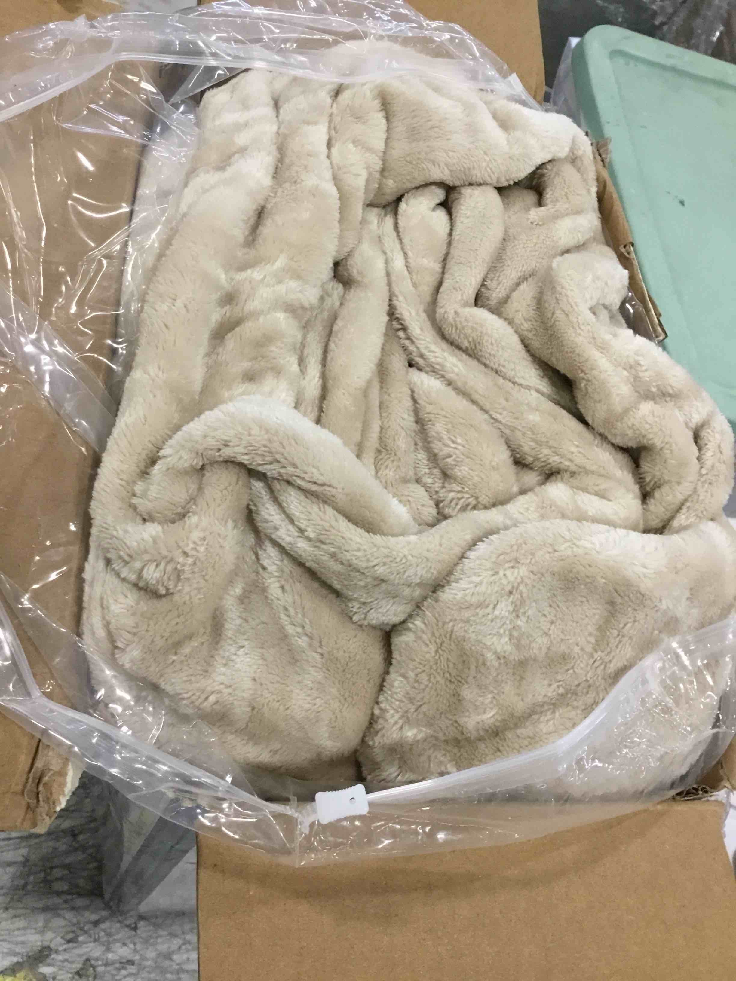 https://s3.amazonaws.com/lotting-images-prod/bidfta/TEA1931979_1736533472842.jpeg