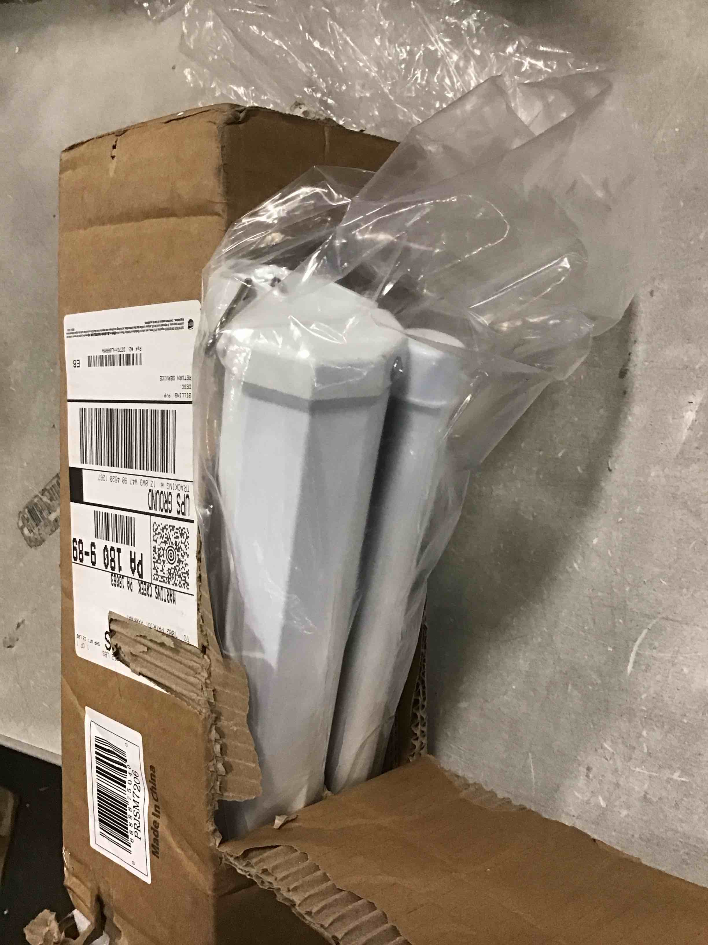 https://s3.amazonaws.com/lotting-images-prod/bidfta/TEA1933372_1734705717402.jpeg