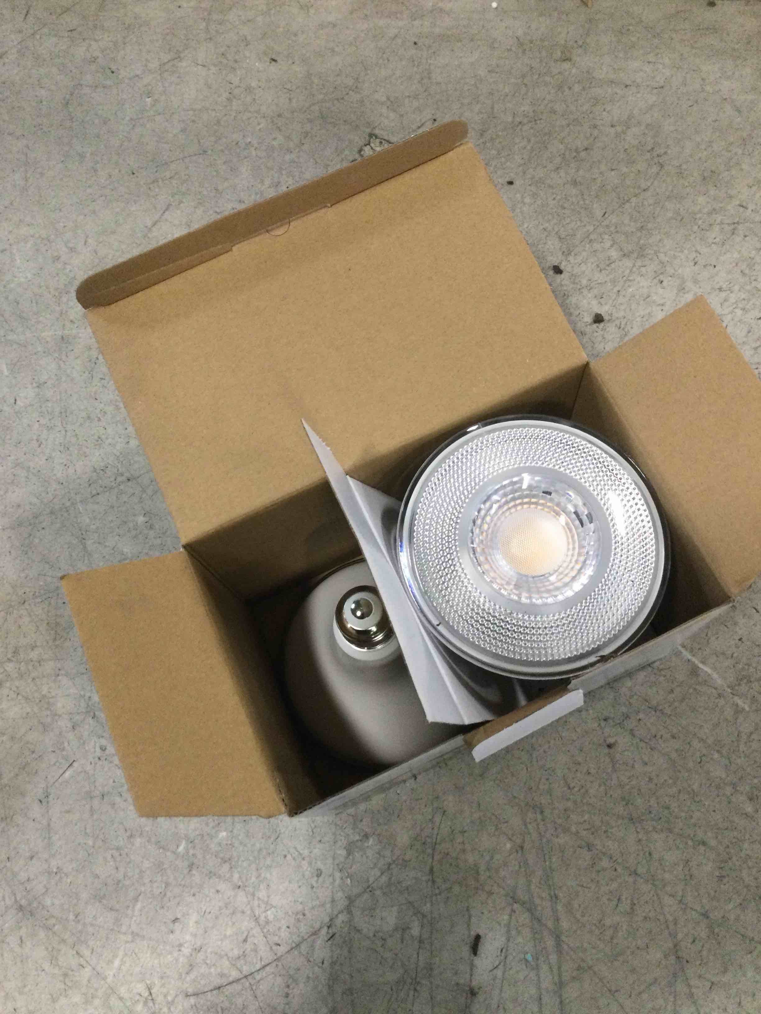https://s3.amazonaws.com/lotting-images-prod/bidfta/TEA1934505_1736352085837.jpeg
