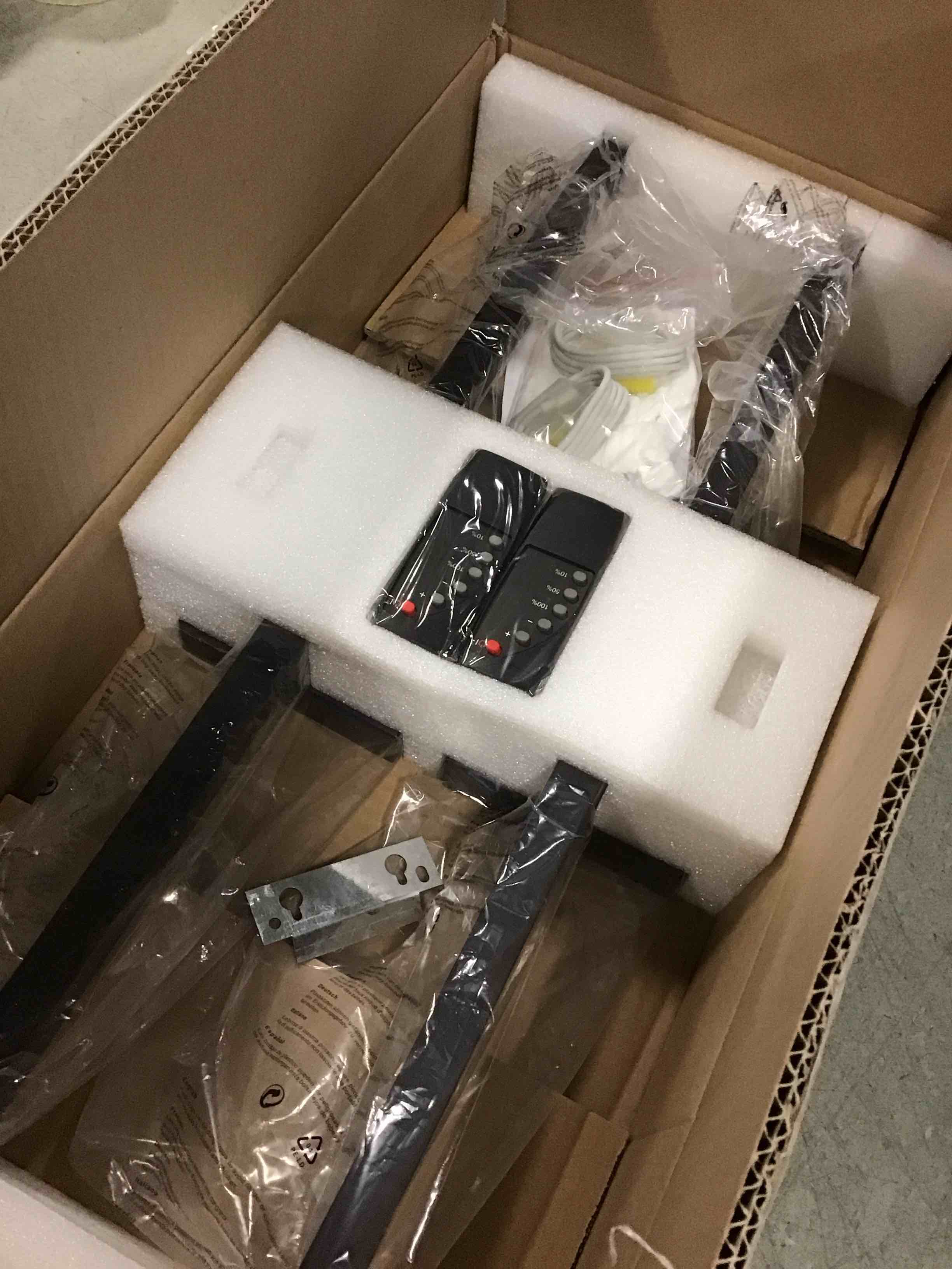 https://s3.amazonaws.com/lotting-images-prod/bidfta/TEA1935016_1736455246692.jpeg
