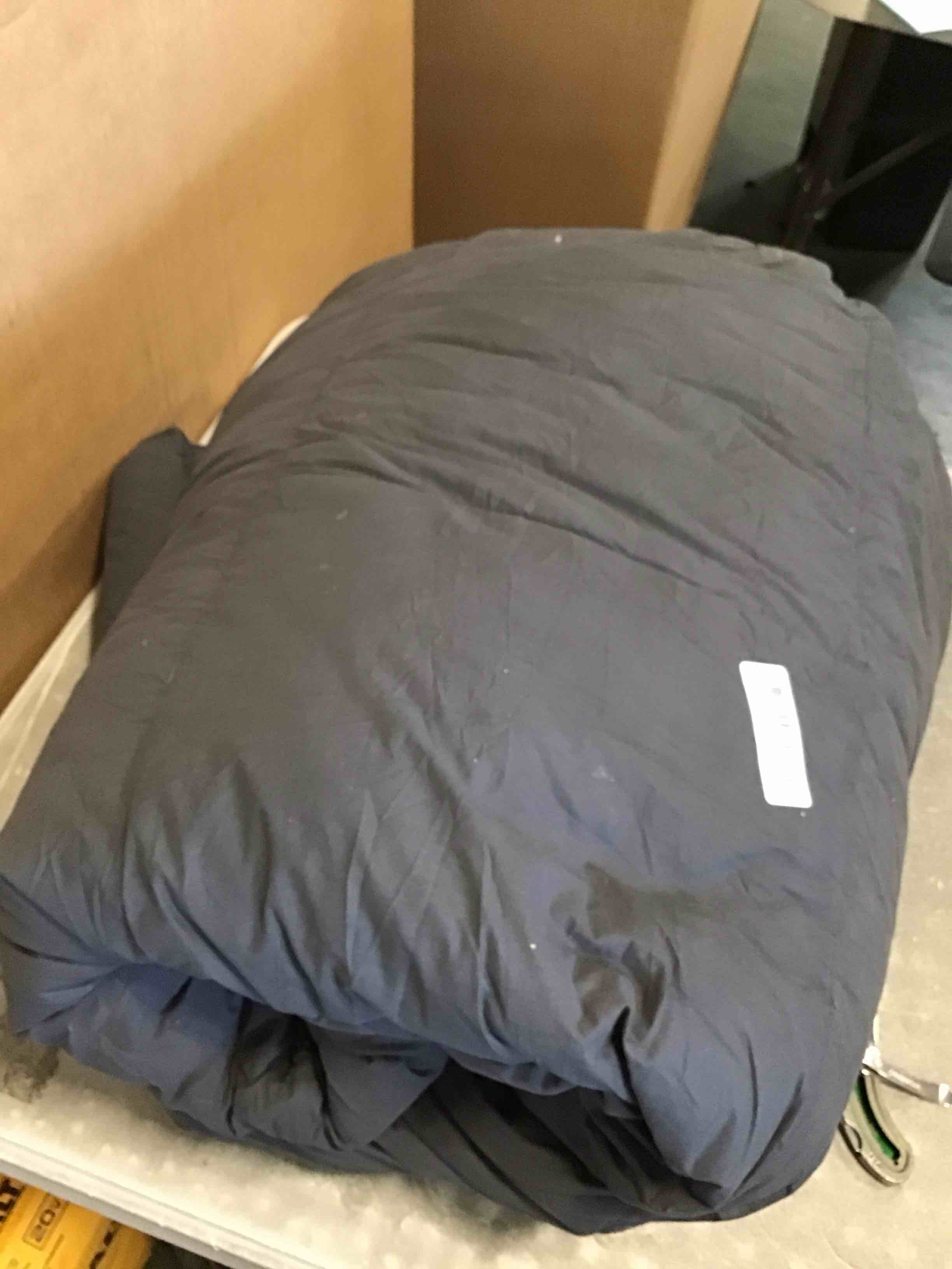 https://s3.amazonaws.com/lotting-images-prod/bidfta/TEA1938012_1744046970701.jpeg