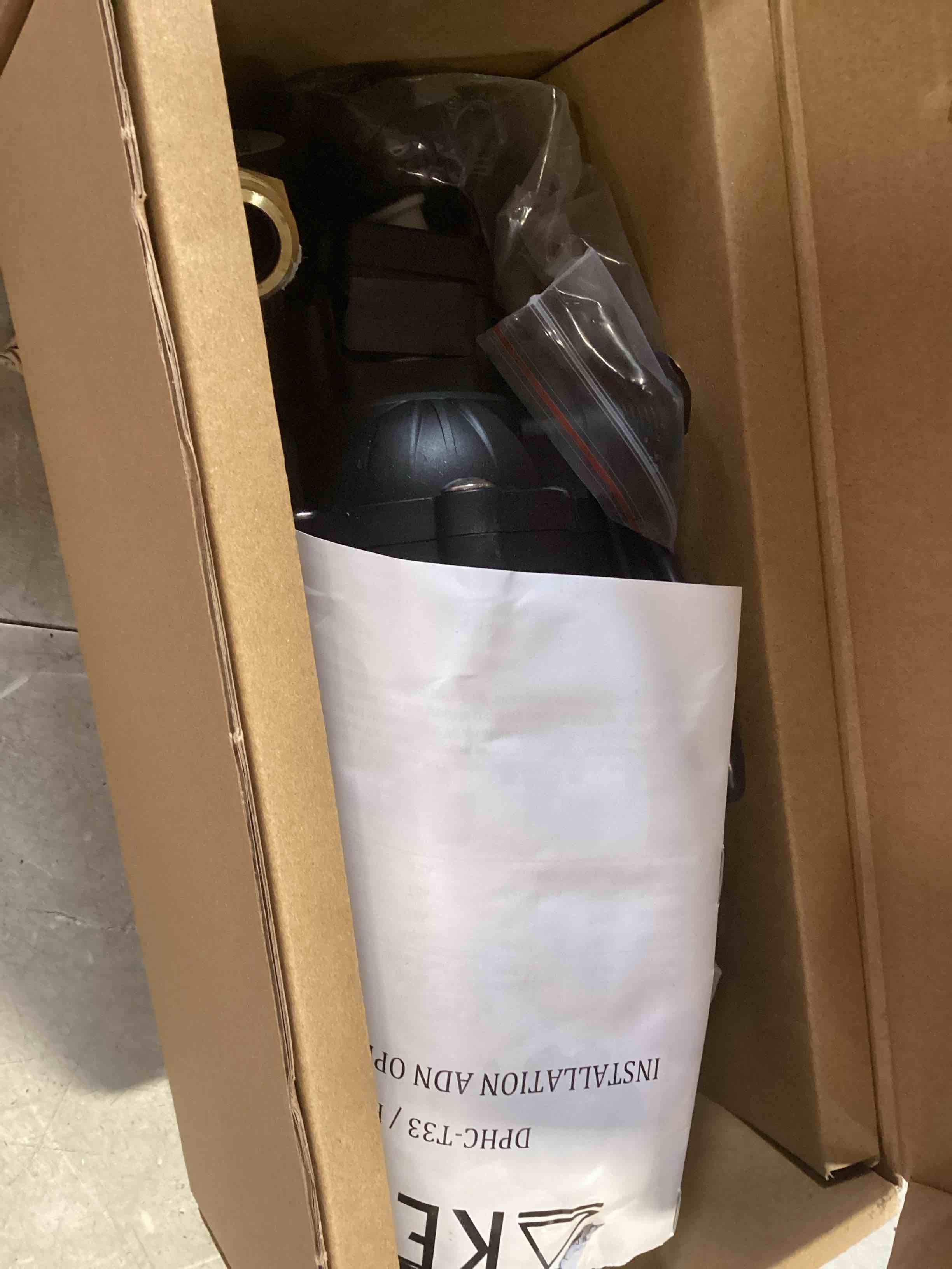 https://s3.amazonaws.com/lotting-images-prod/bidfta/TEA1939383_1743174924409.jpeg