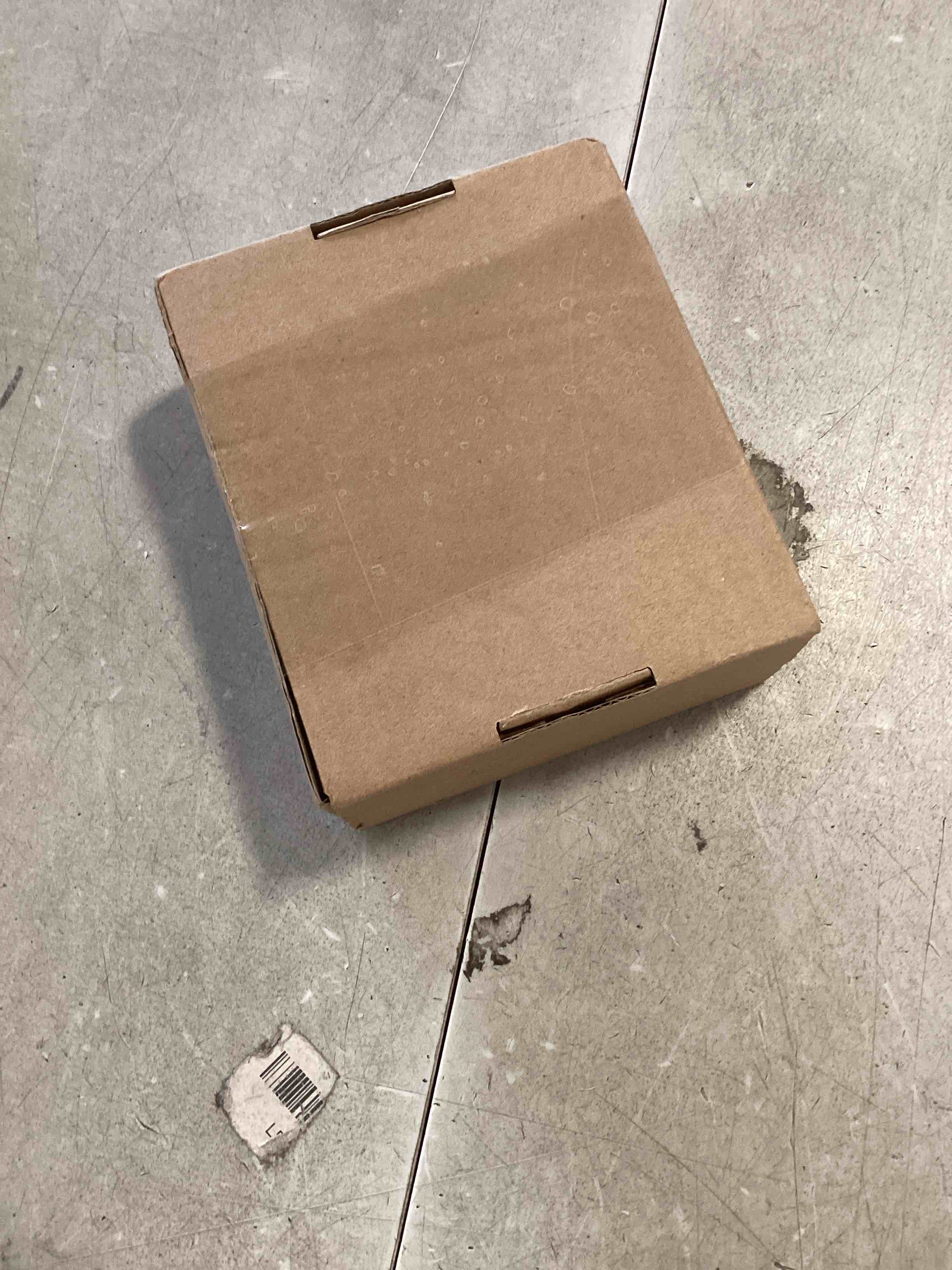 https://s3.amazonaws.com/lotting-images-prod/bidfta/TEA1939399_1743177192429.jpeg