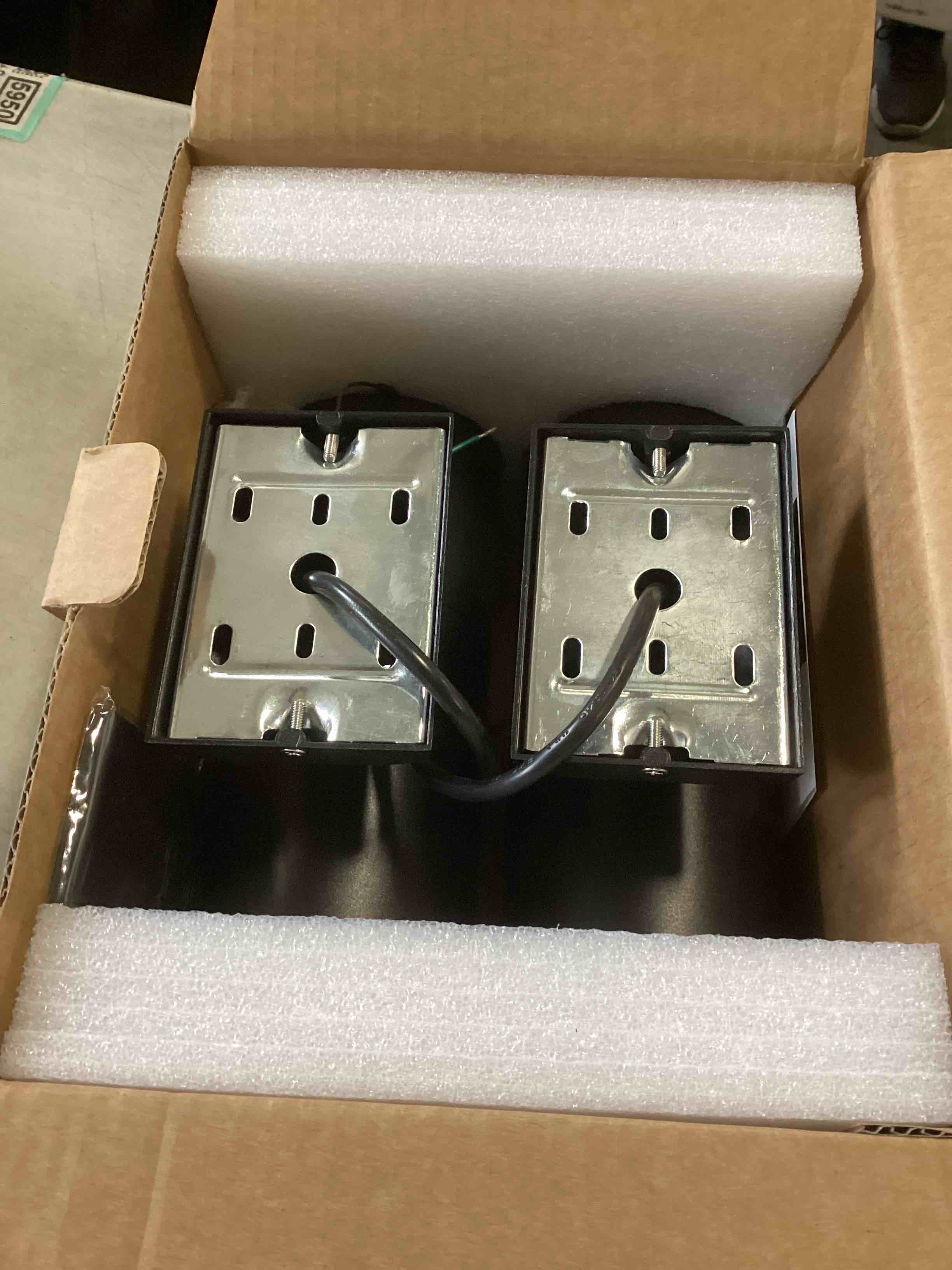 https://s3.amazonaws.com/lotting-images-prod/bidfta/TEA1939442_1743186258527.jpeg