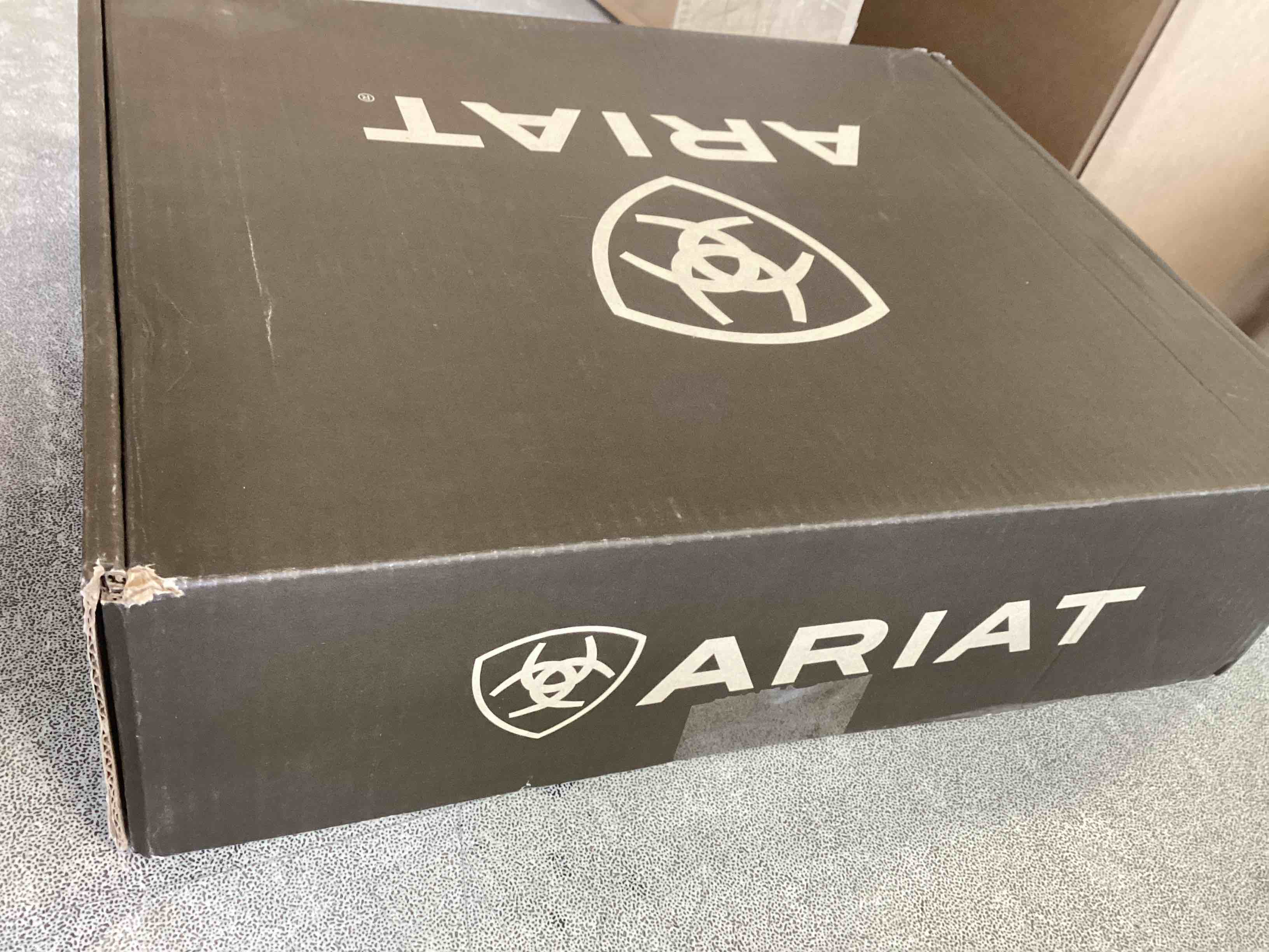 https://s3.amazonaws.com/lotting-images-prod/bidfta/TEA1939904_1746032289891.jpeg