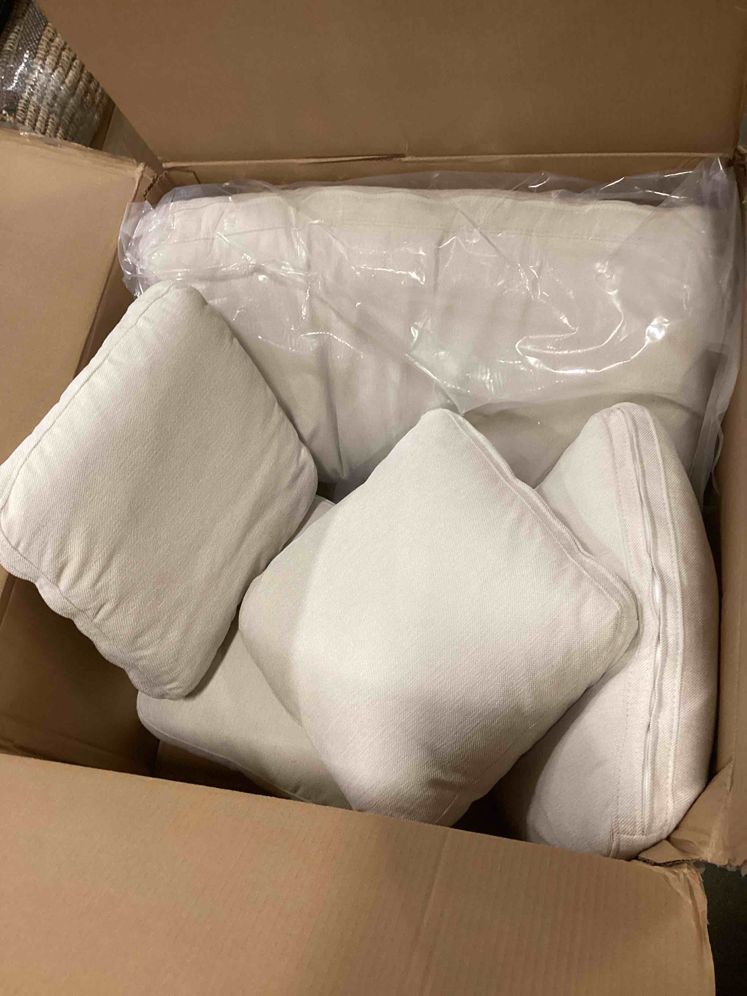 ( incomplete only cushion)2-PC Sectional Sofa with Six Accent Pillows