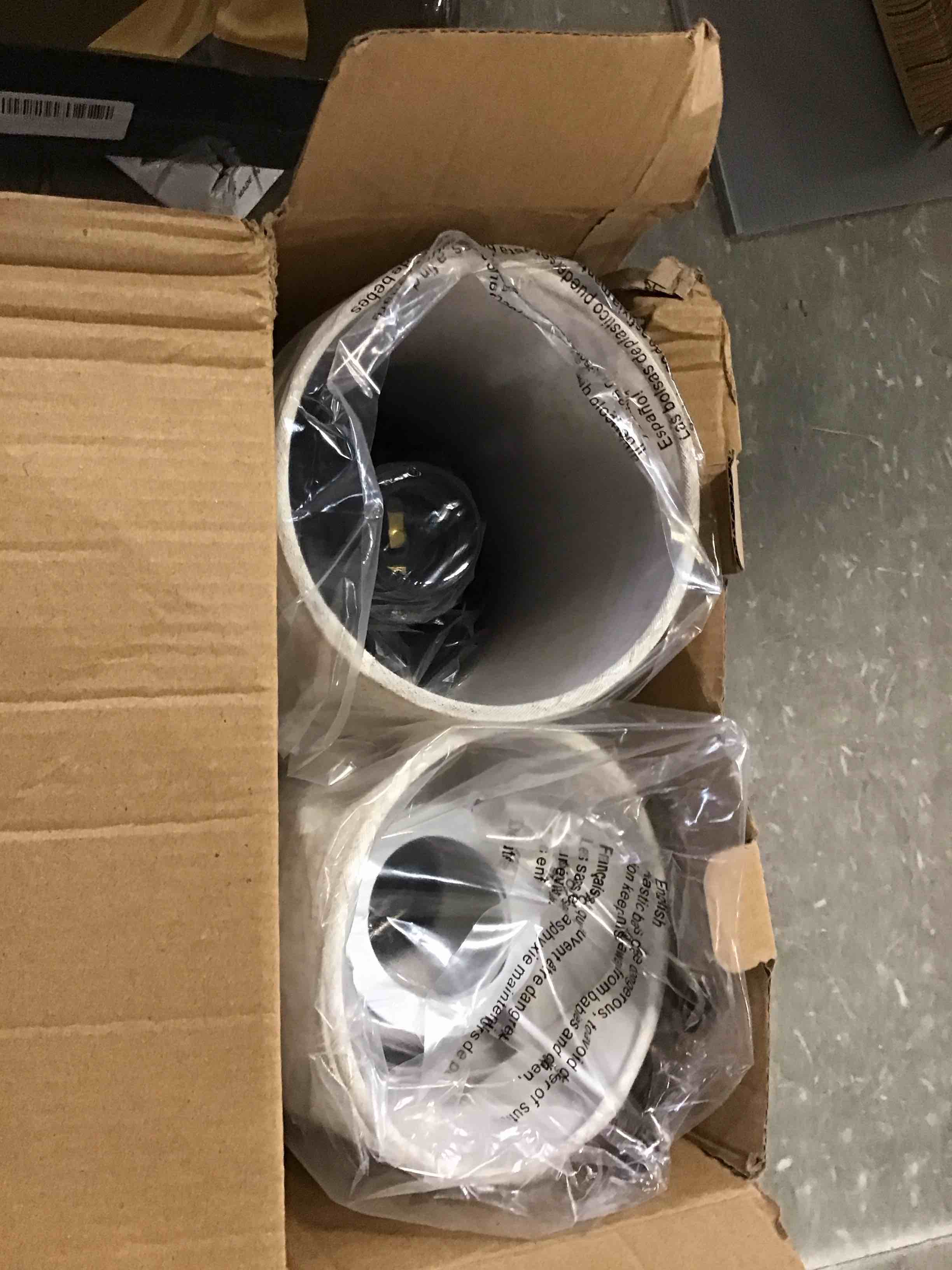 https://s3.amazonaws.com/lotting-images-prod/bidfta/TEA1941230_1749558734843.jpeg