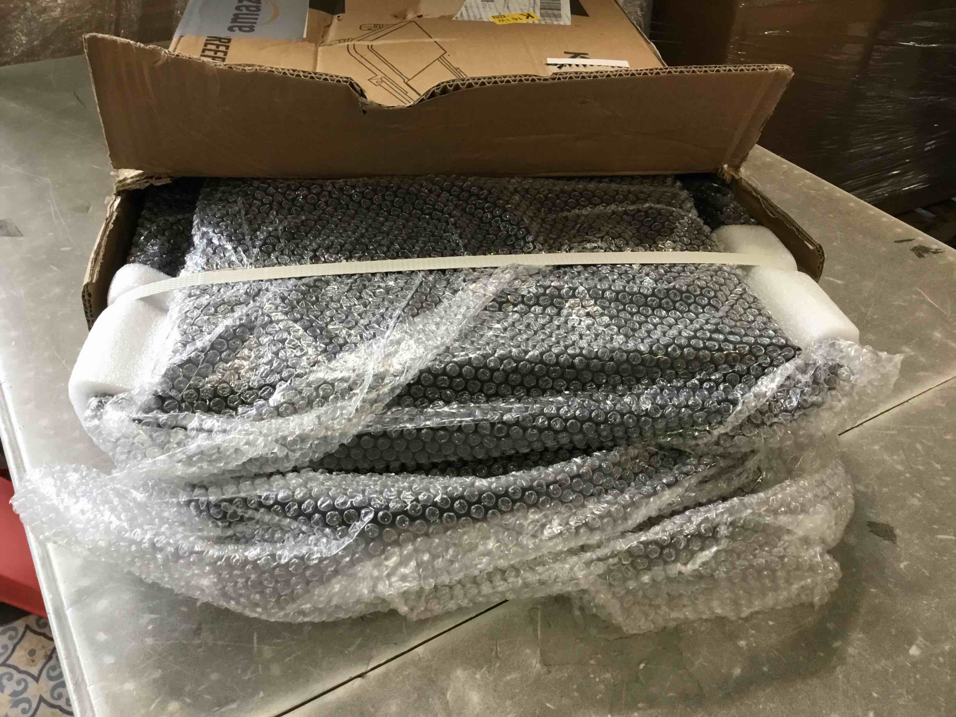 https://s3.amazonaws.com/lotting-images-prod/bidfta/TEA1950326_1745938500198.jpeg