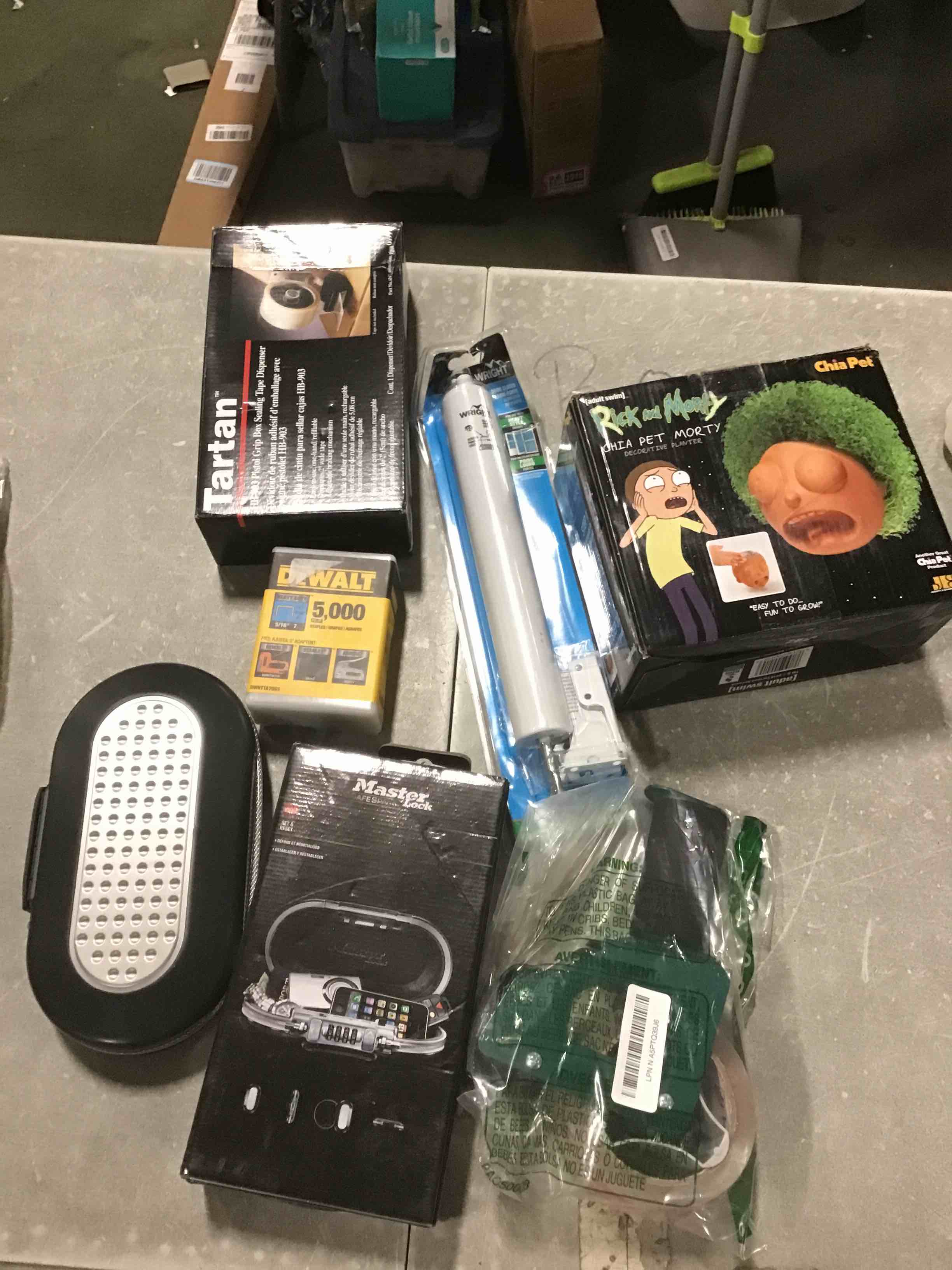 https://s3.amazonaws.com/lotting-images-prod/bidfta/TEA1951257_1743428232233.jpeg