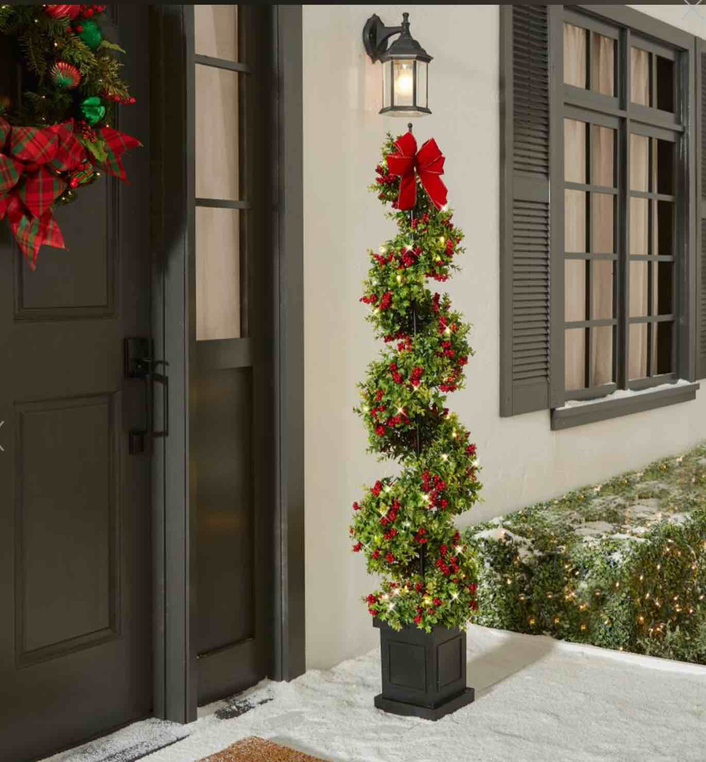 the 5' christmas twinkling topiary