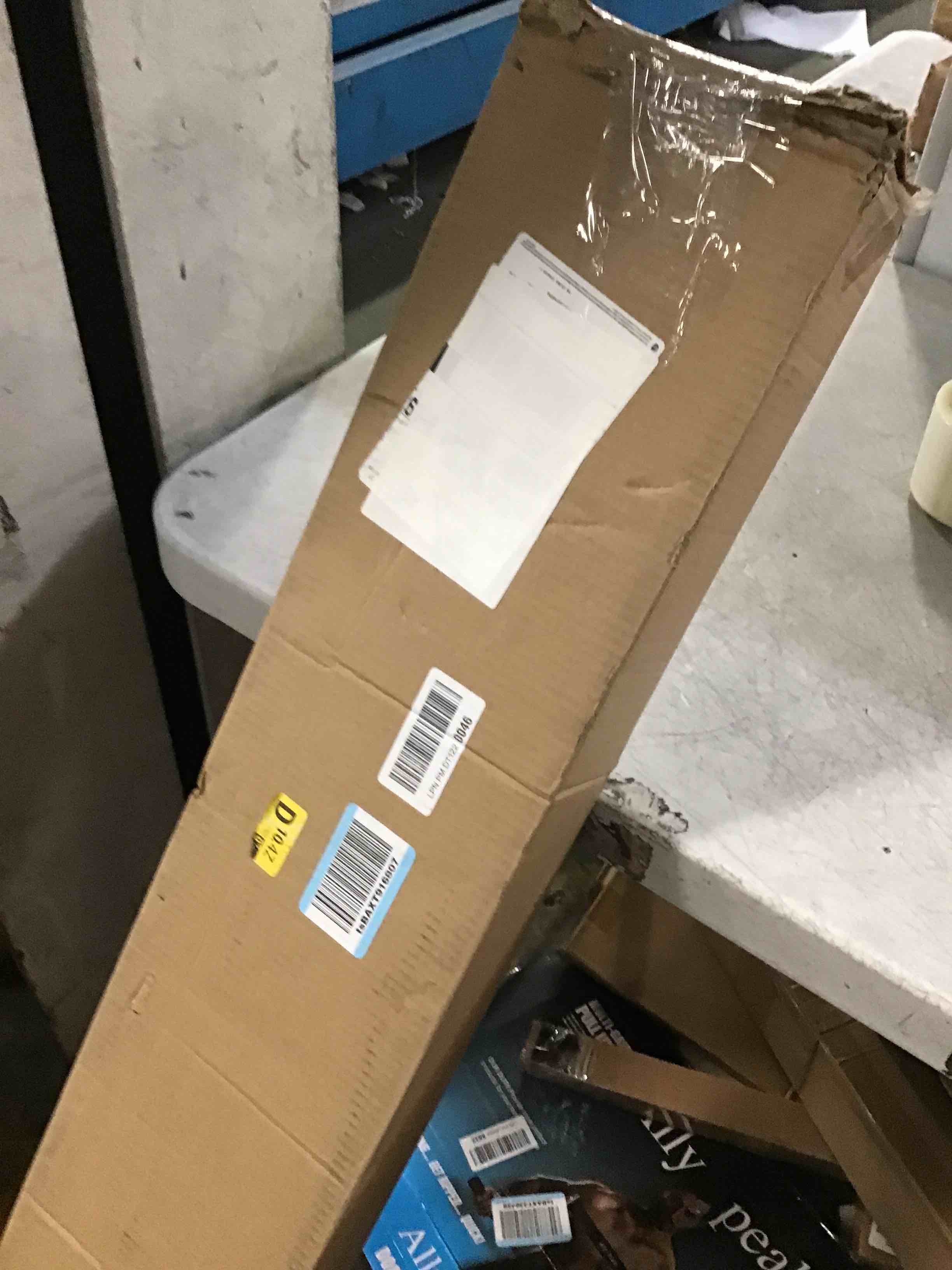 https://s3.amazonaws.com/lotting-images-prod/bidfta/TEA1953369_1745343203967.jpeg