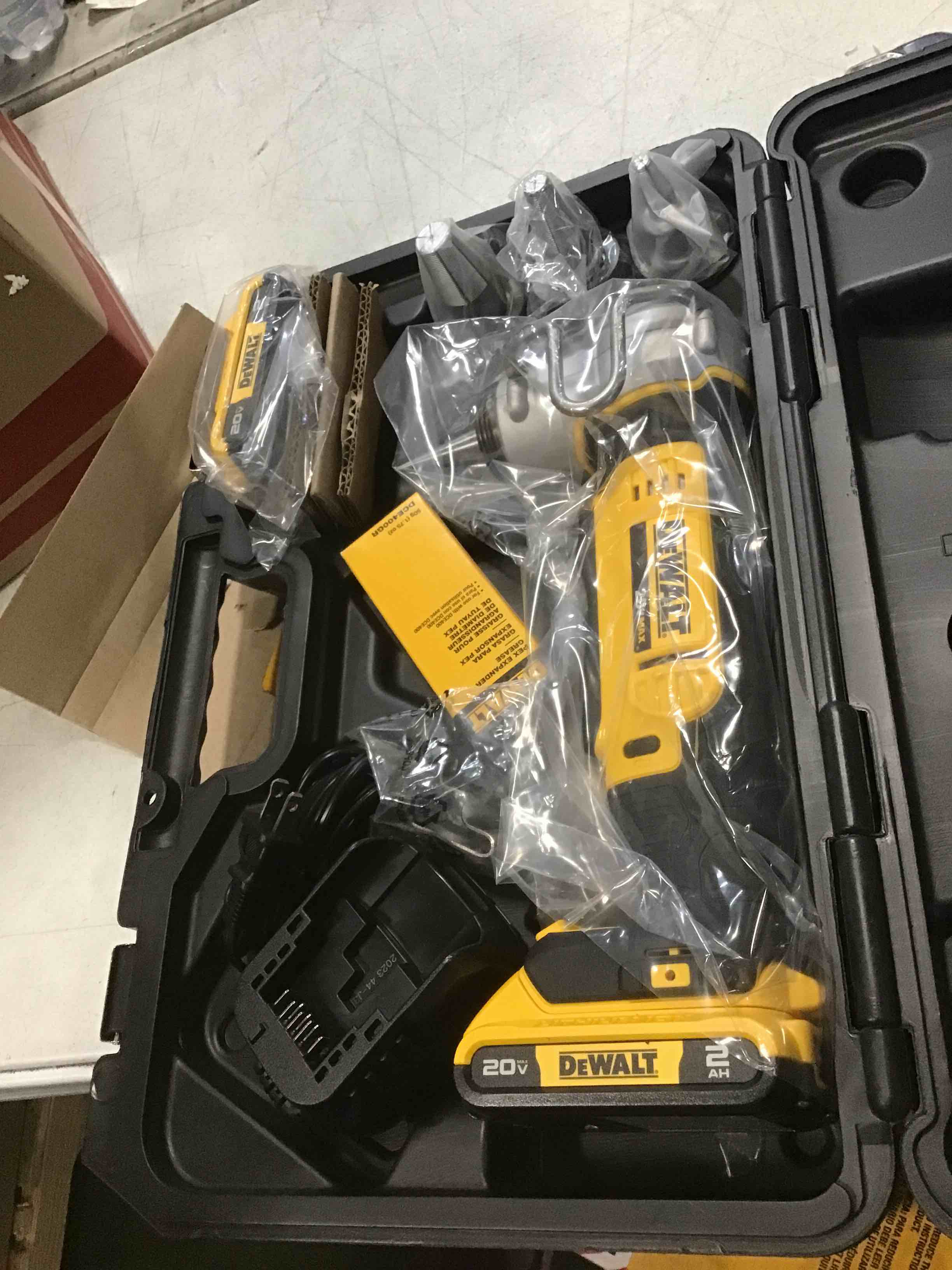 https://s3.amazonaws.com/lotting-images-prod/bidfta/TEA1954906_1744040062447.jpeg