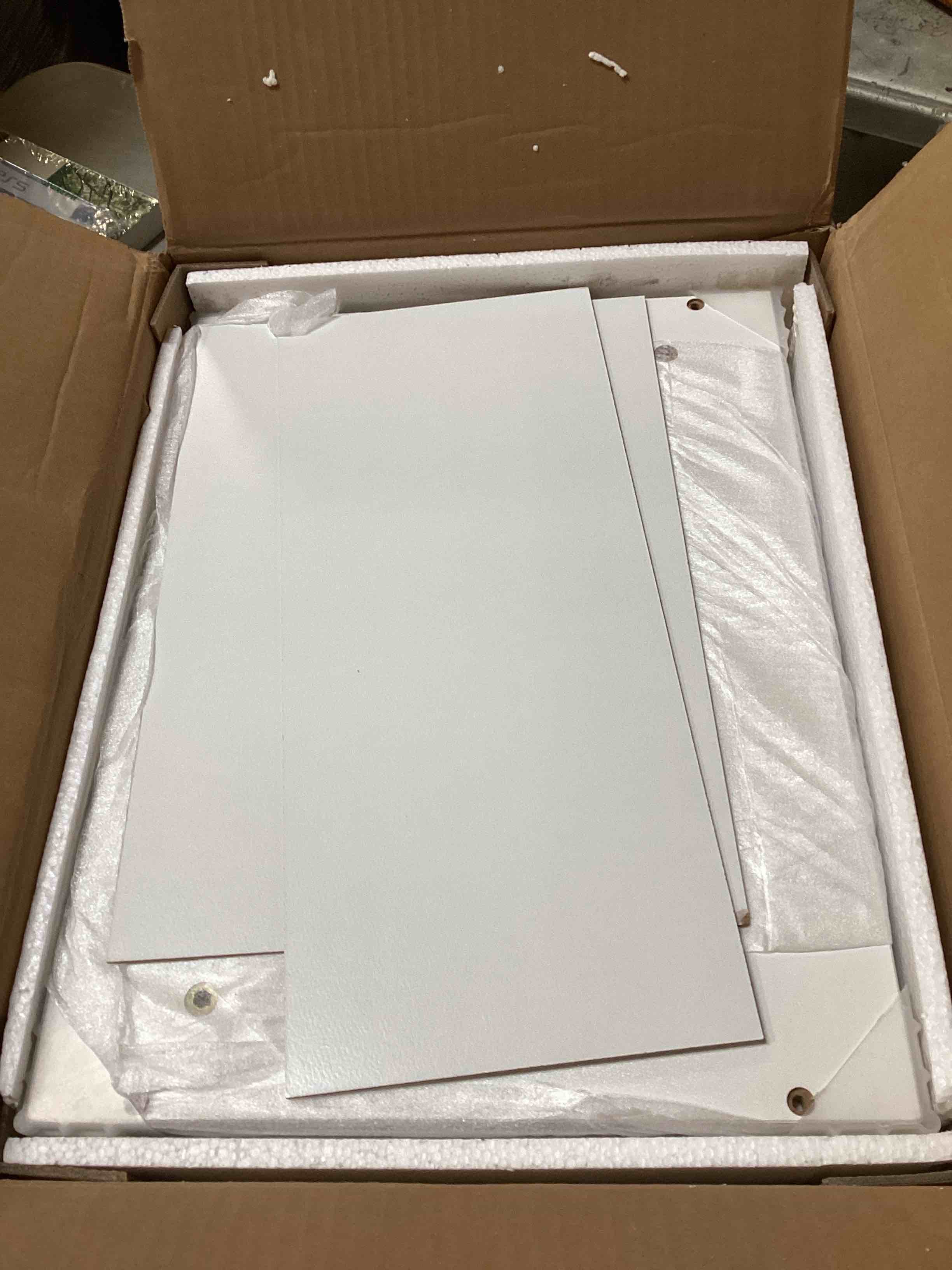 https://s3.amazonaws.com/lotting-images-prod/bidfta/TEA1957771_1743536310779.jpeg
