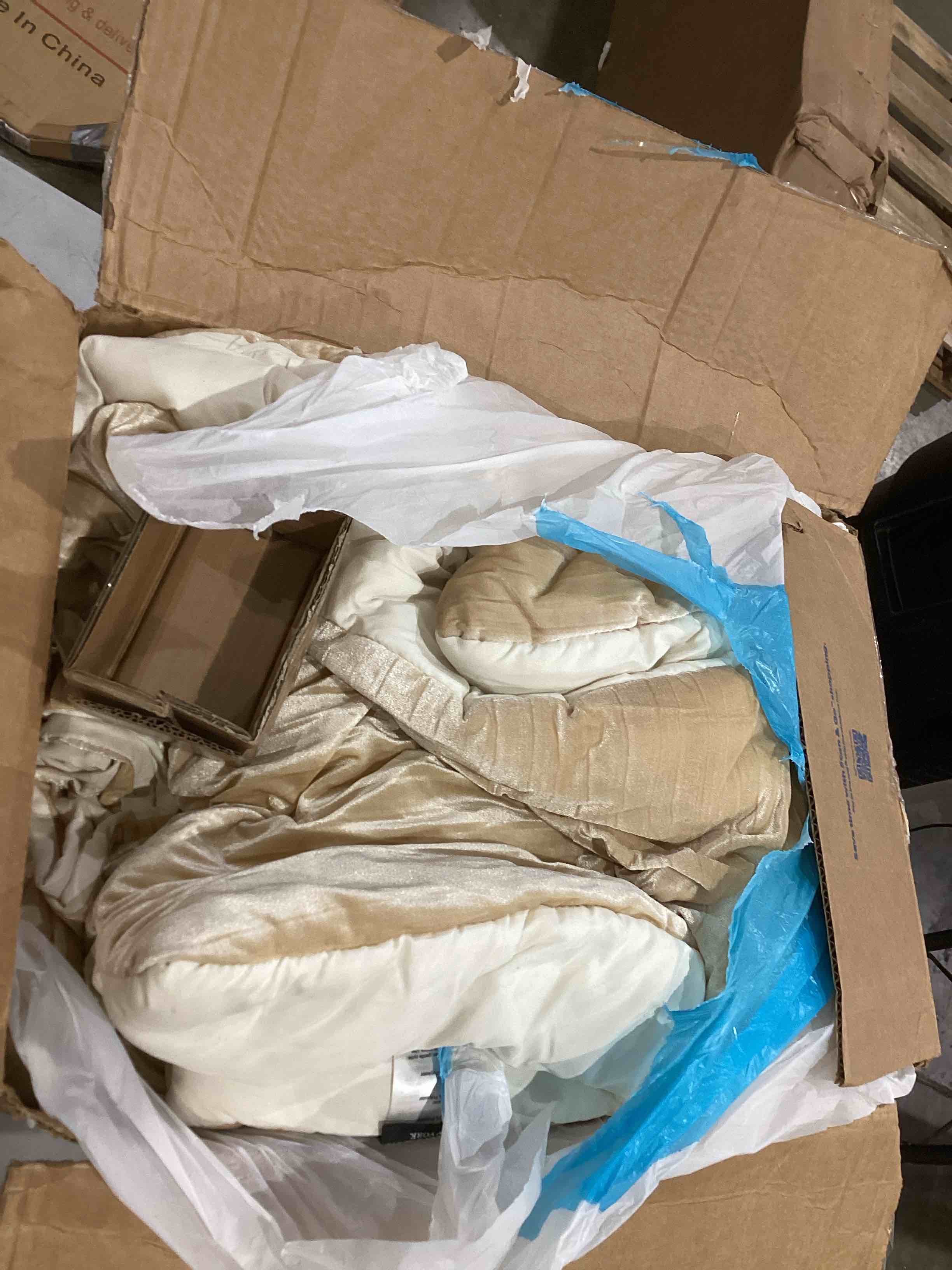 https://s3.amazonaws.com/lotting-images-prod/bidfta/TEA1966137_1754420303317.jpeg