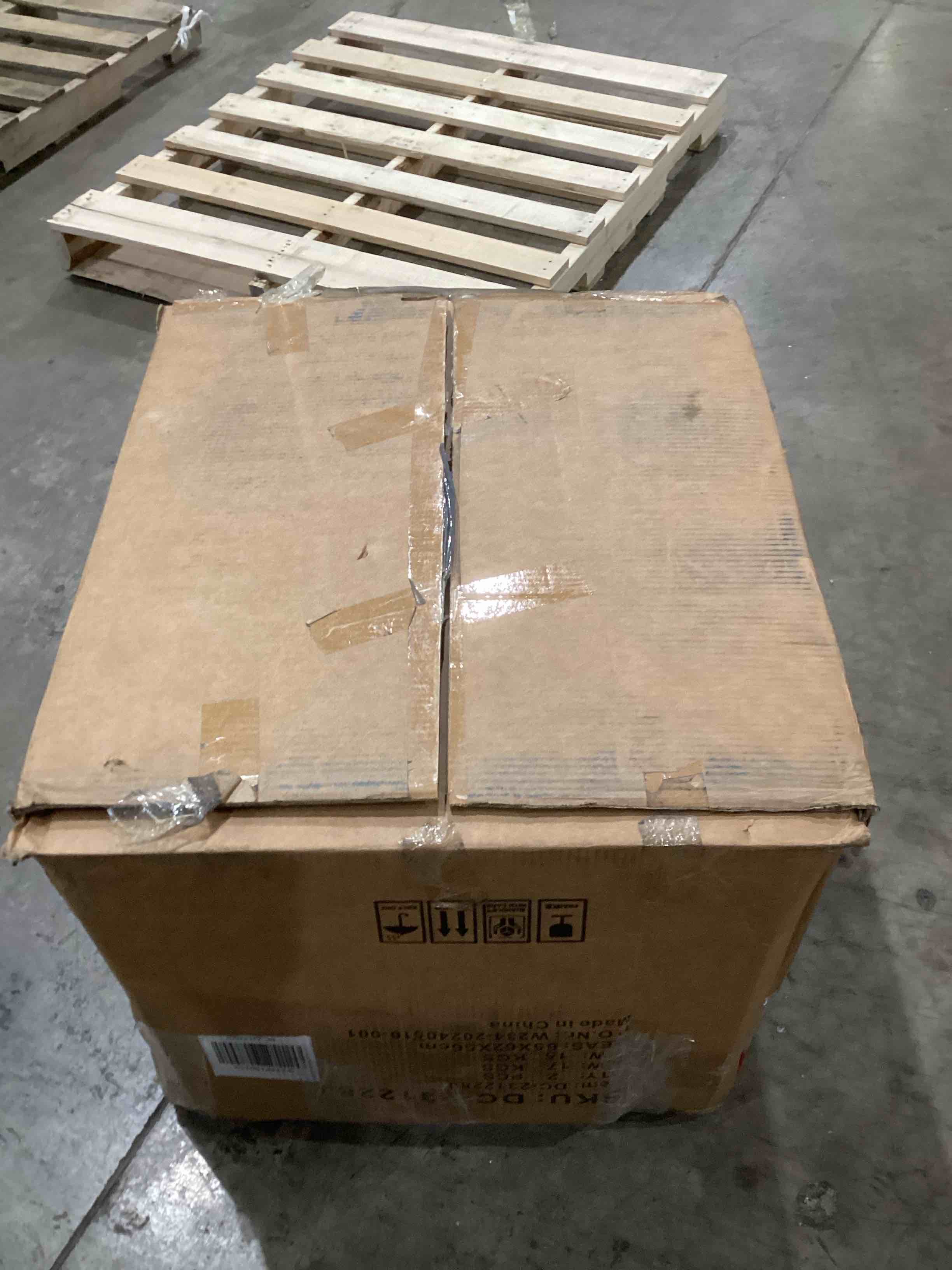https://s3.amazonaws.com/lotting-images-prod/bidfta/TEA1966139_1754421205292.jpeg