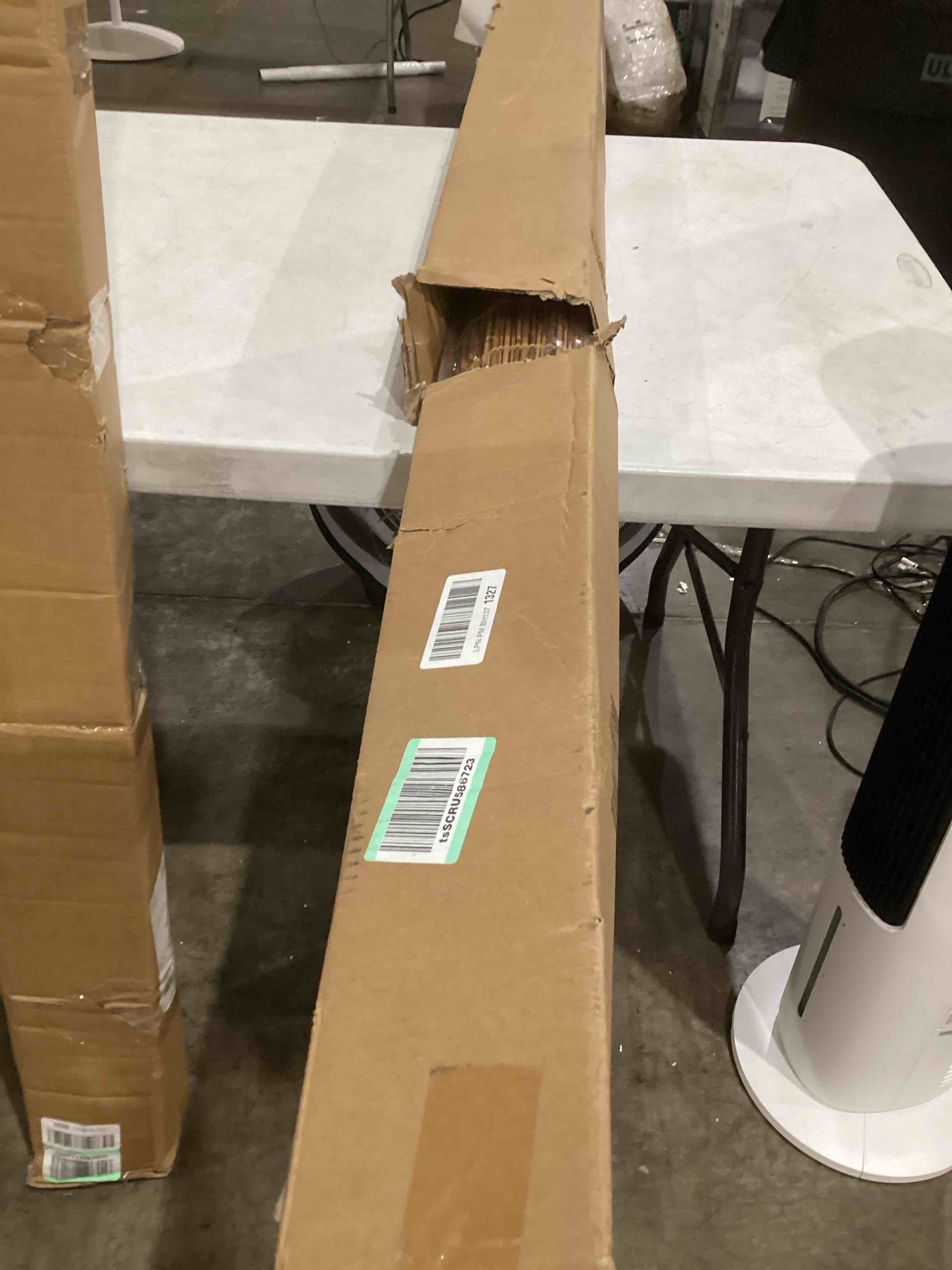 https://s3.amazonaws.com/lotting-images-prod/bidfta/TEA1966211_1754567796301.jpeg