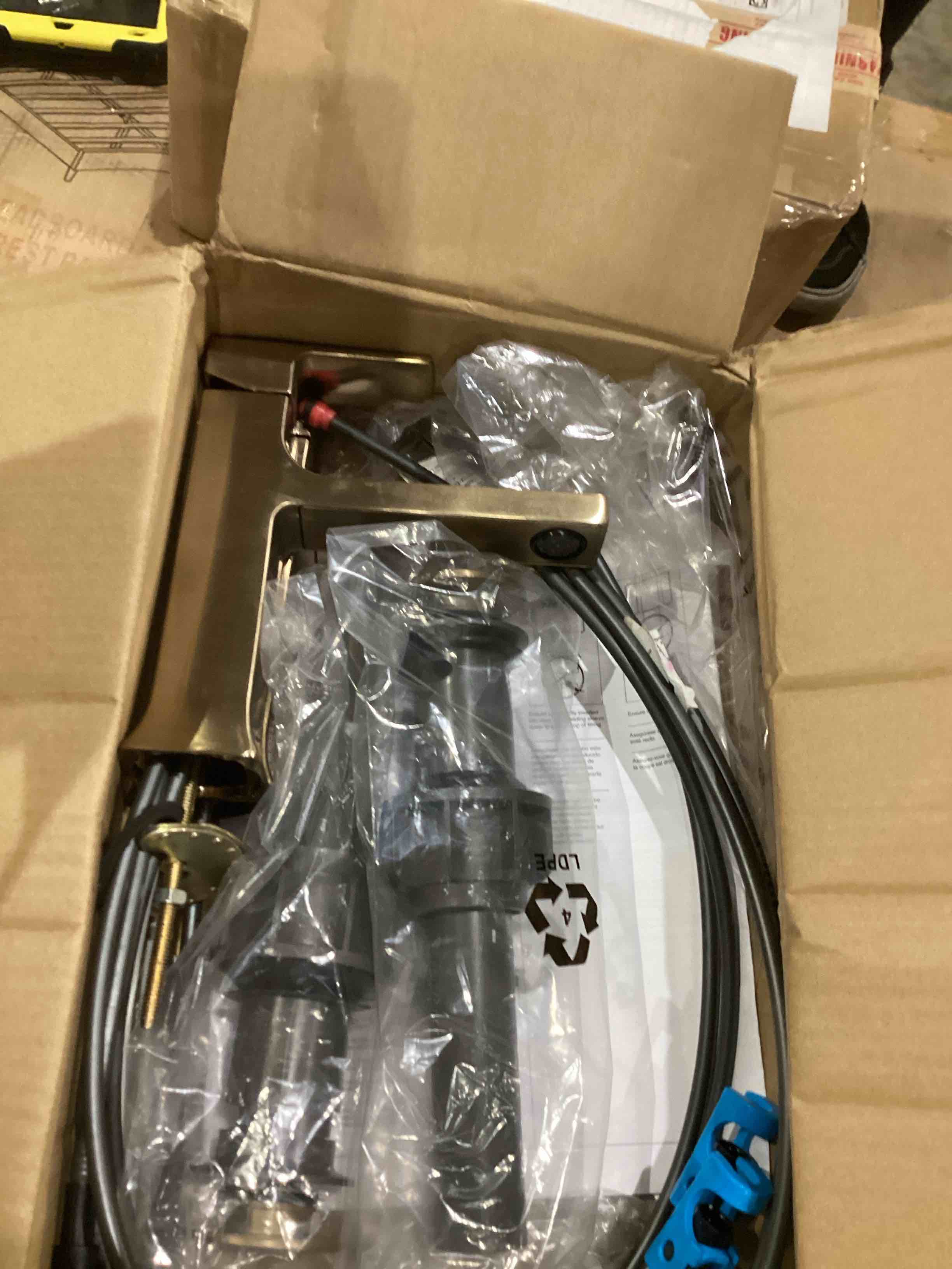 https://s3.amazonaws.com/lotting-images-prod/bidfta/TEA1966261_1754655002848.jpeg
