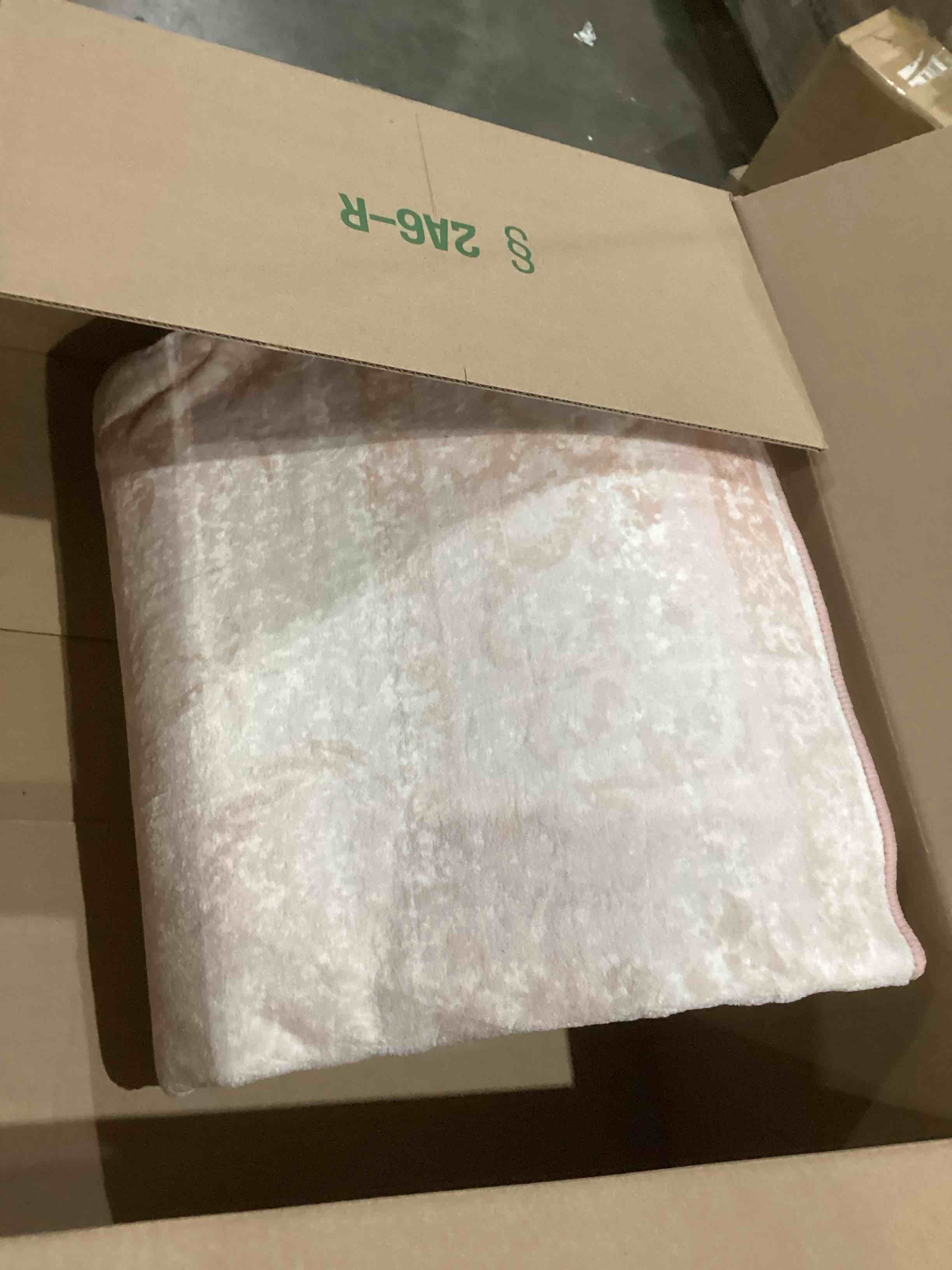 https://s3.amazonaws.com/lotting-images-prod/bidfta/TEA1966519_1756488789652.jpeg