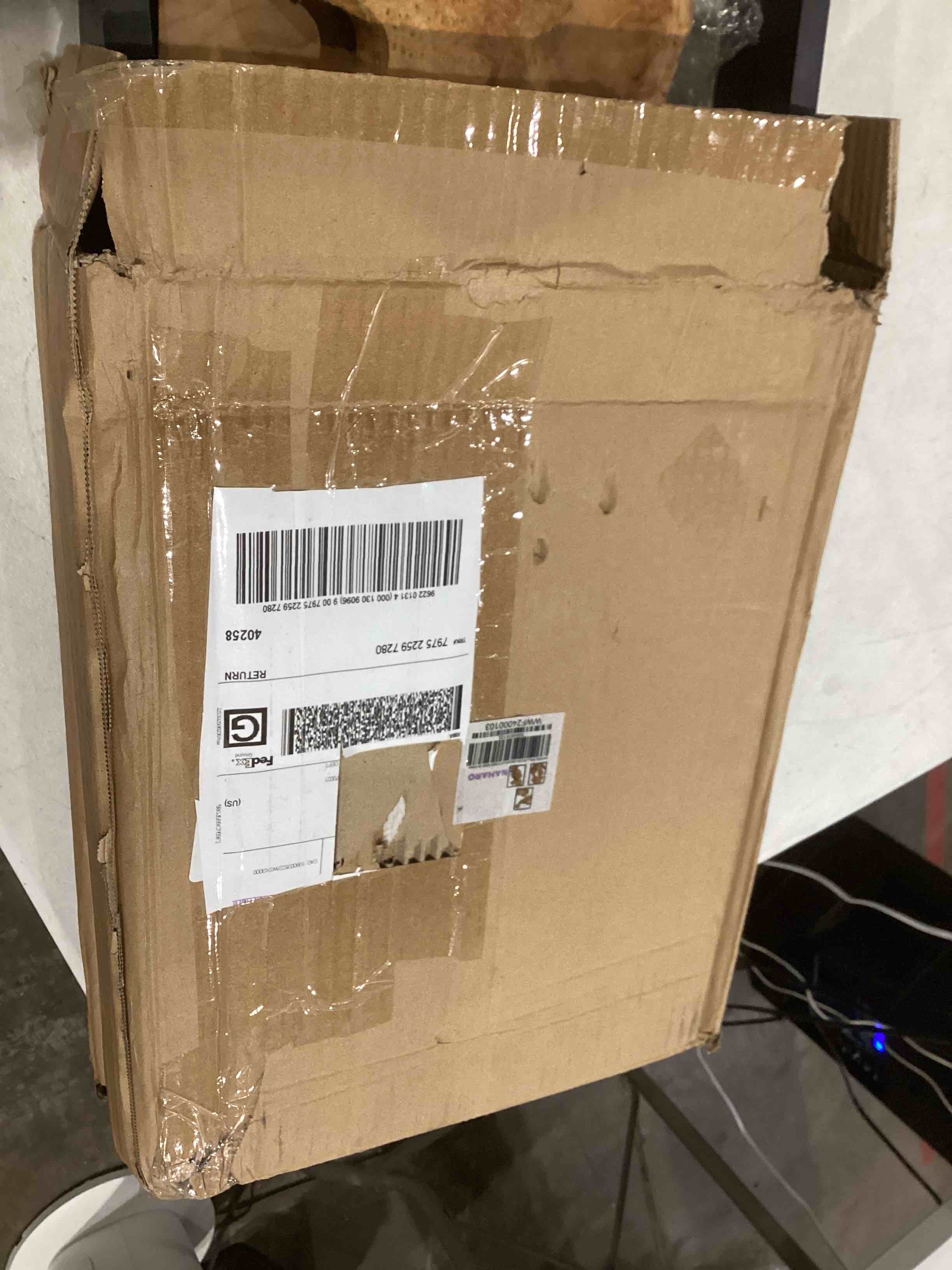 https://s3.amazonaws.com/lotting-images-prod/bidfta/TEA1966595_1756834585726.jpeg