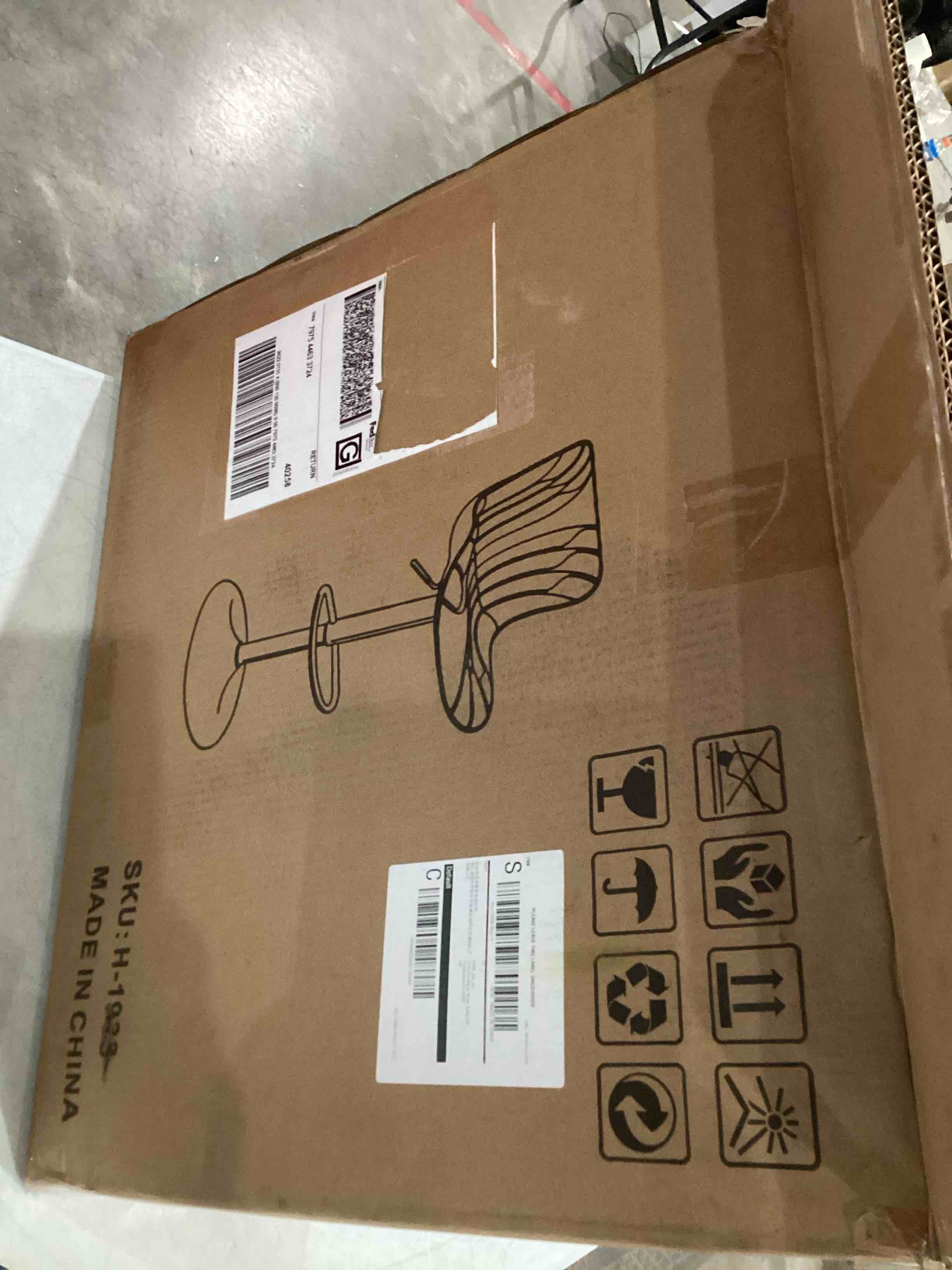 https://s3.amazonaws.com/lotting-images-prod/bidfta/TEA1966741_1757518933629.jpeg