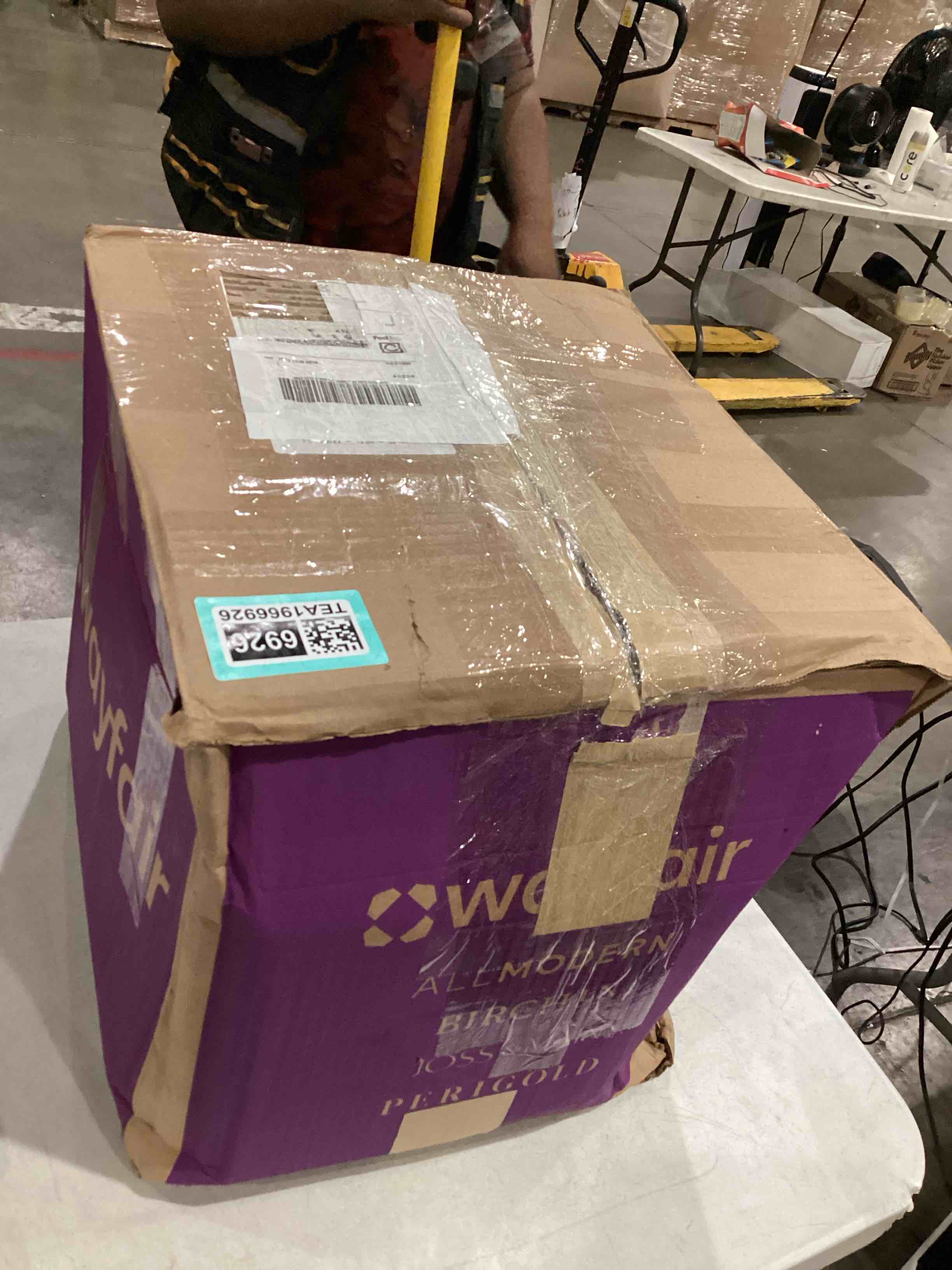 https://s3.amazonaws.com/lotting-images-prod/bidfta/TEA1966926_1757522542714.jpeg