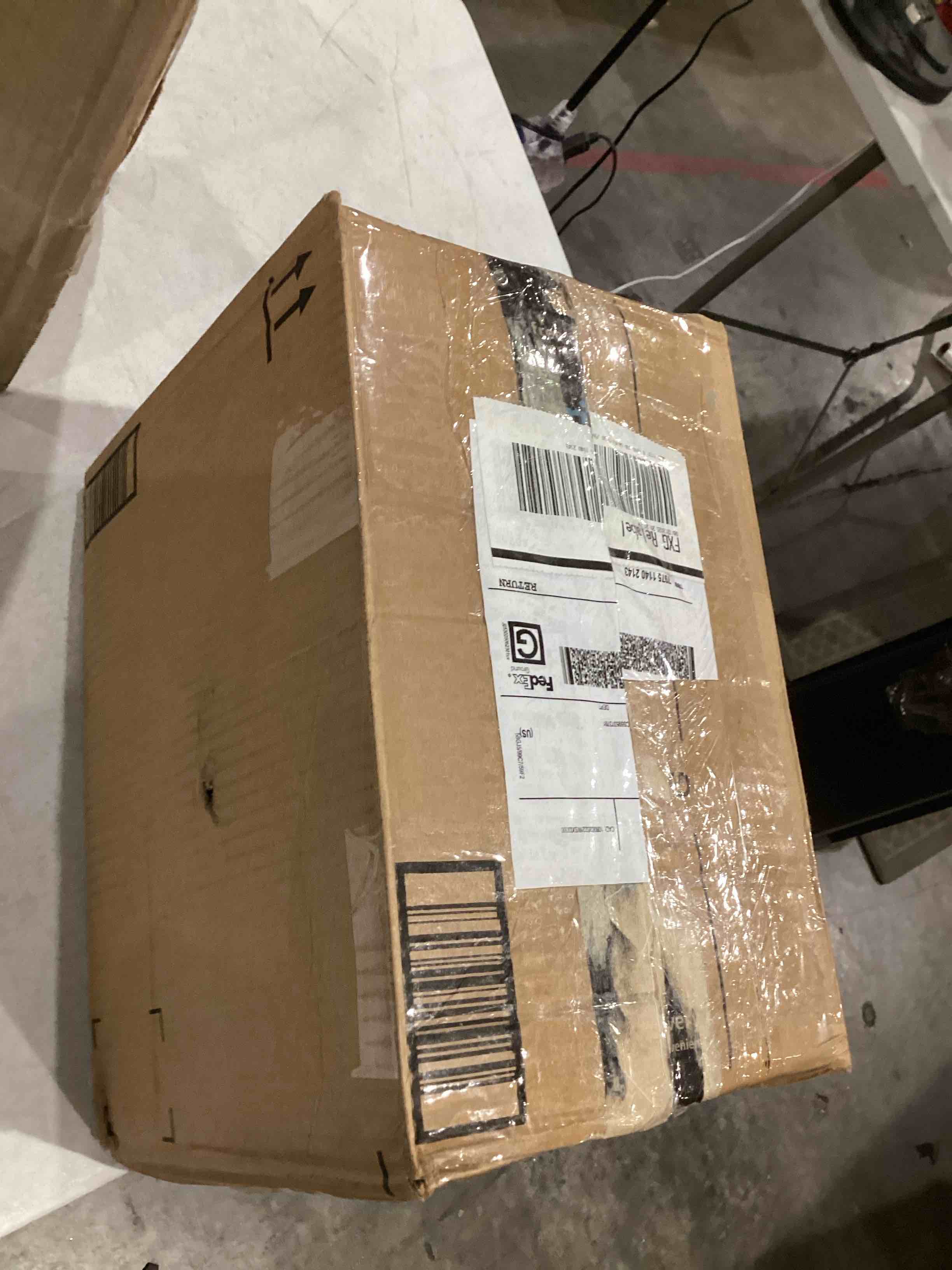 https://s3.amazonaws.com/lotting-images-prod/bidfta/TEA1967061_1758029812600.jpeg