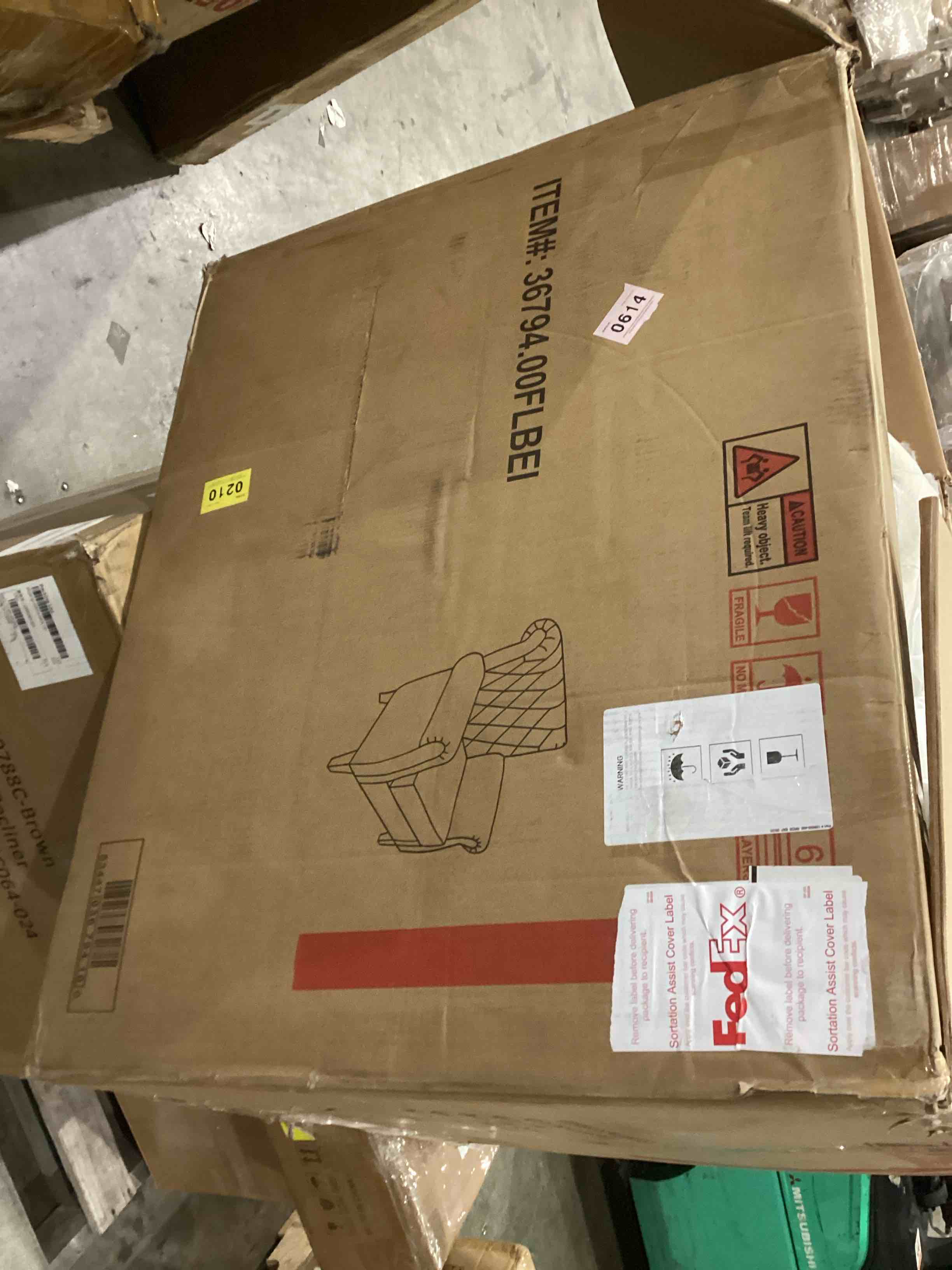https://s3.amazonaws.com/lotting-images-prod/bidfta/TEA1967071_1758042215191.jpeg