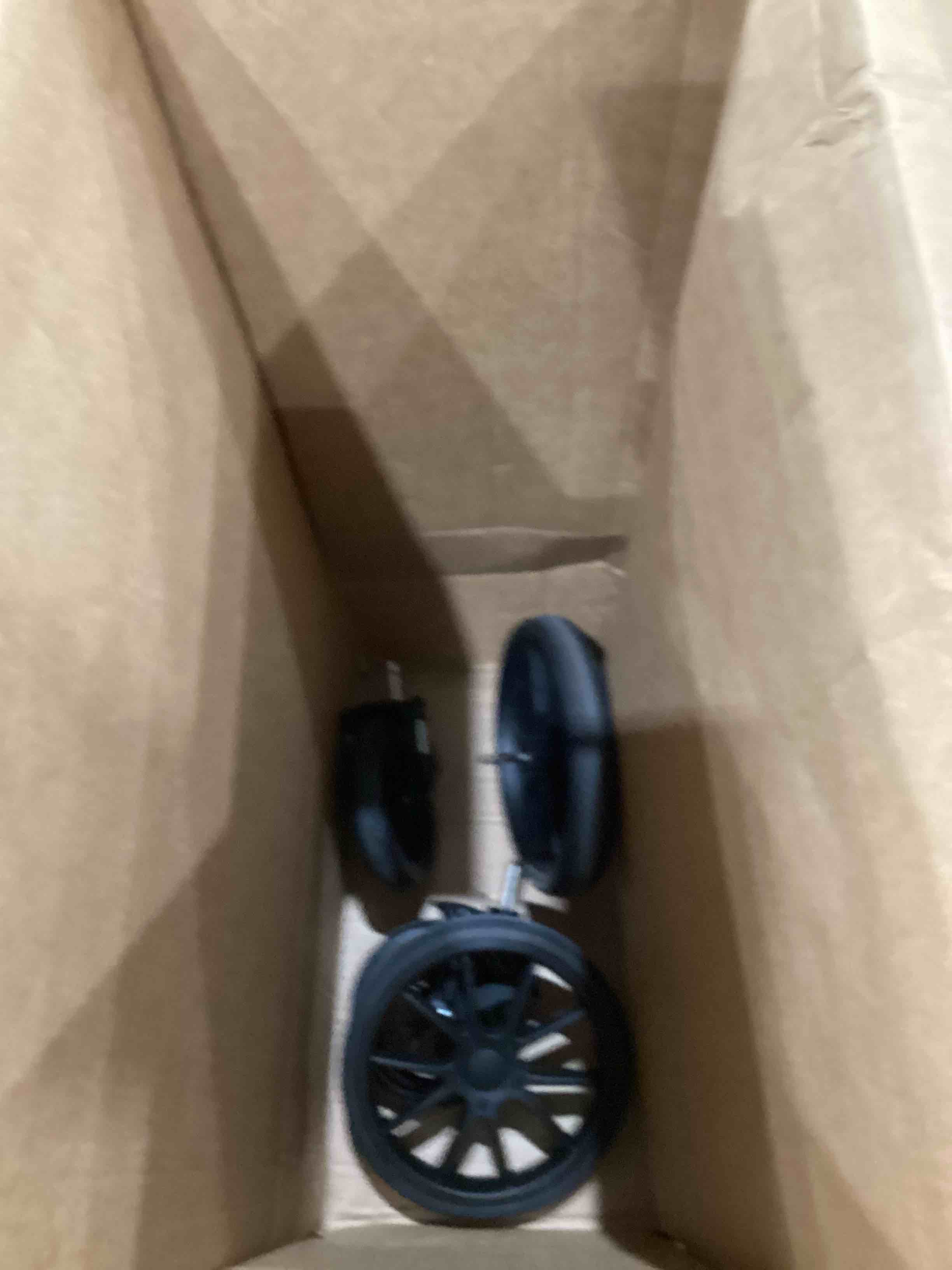 https://s3.amazonaws.com/lotting-images-prod/bidfta/TEA1967205_1758293500449.jpeg