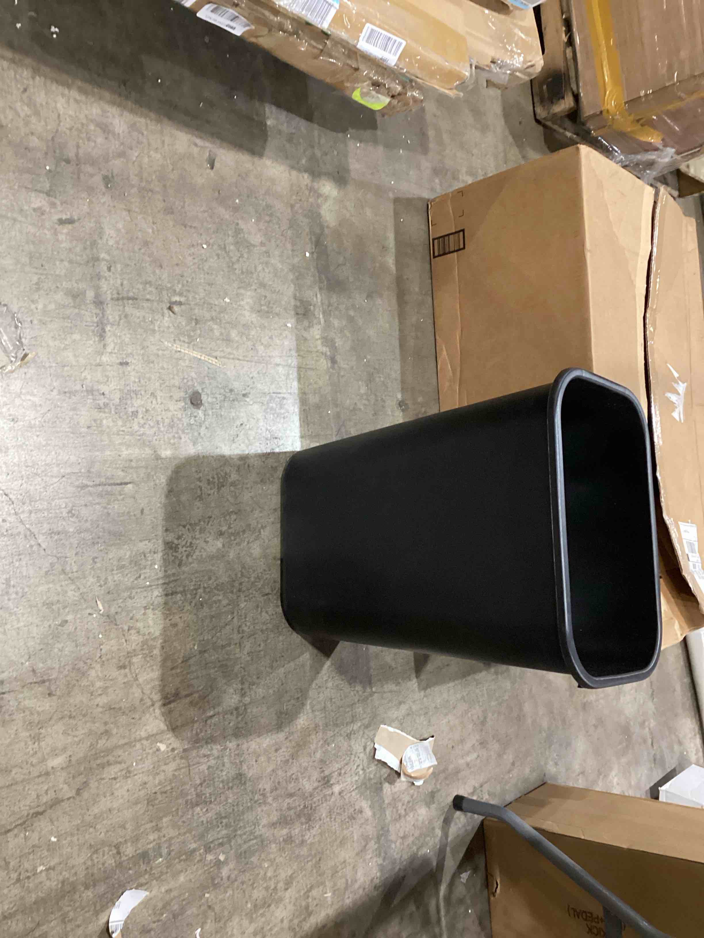 https://s3.amazonaws.com/lotting-images-prod/bidfta/TEA1967618_1759161184241.jpeg