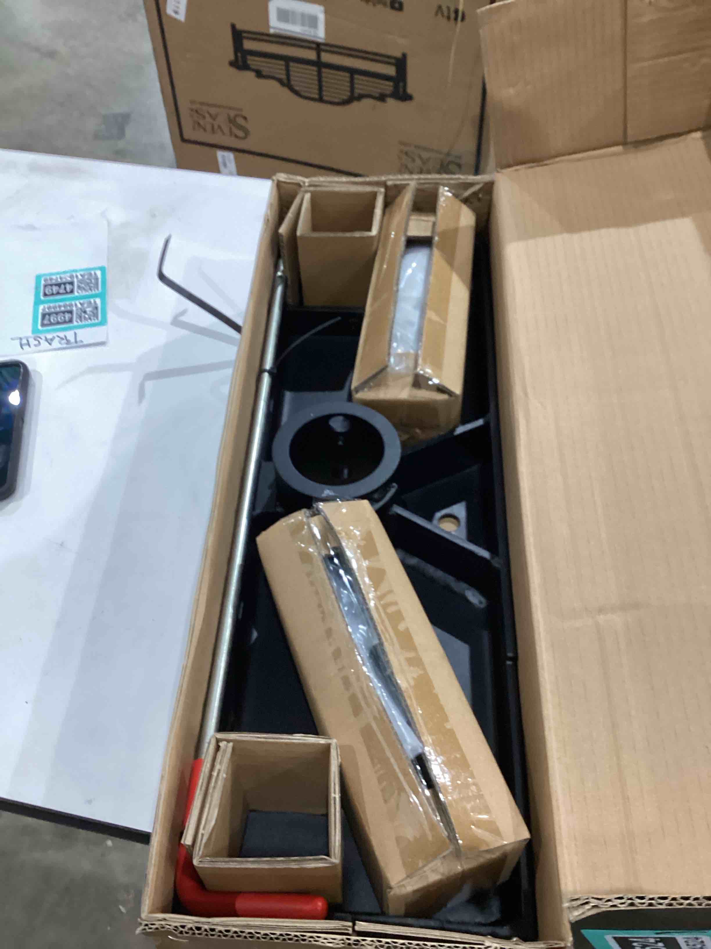 https://s3.amazonaws.com/lotting-images-prod/bidfta/TEA1985011_1760543434178.jpeg