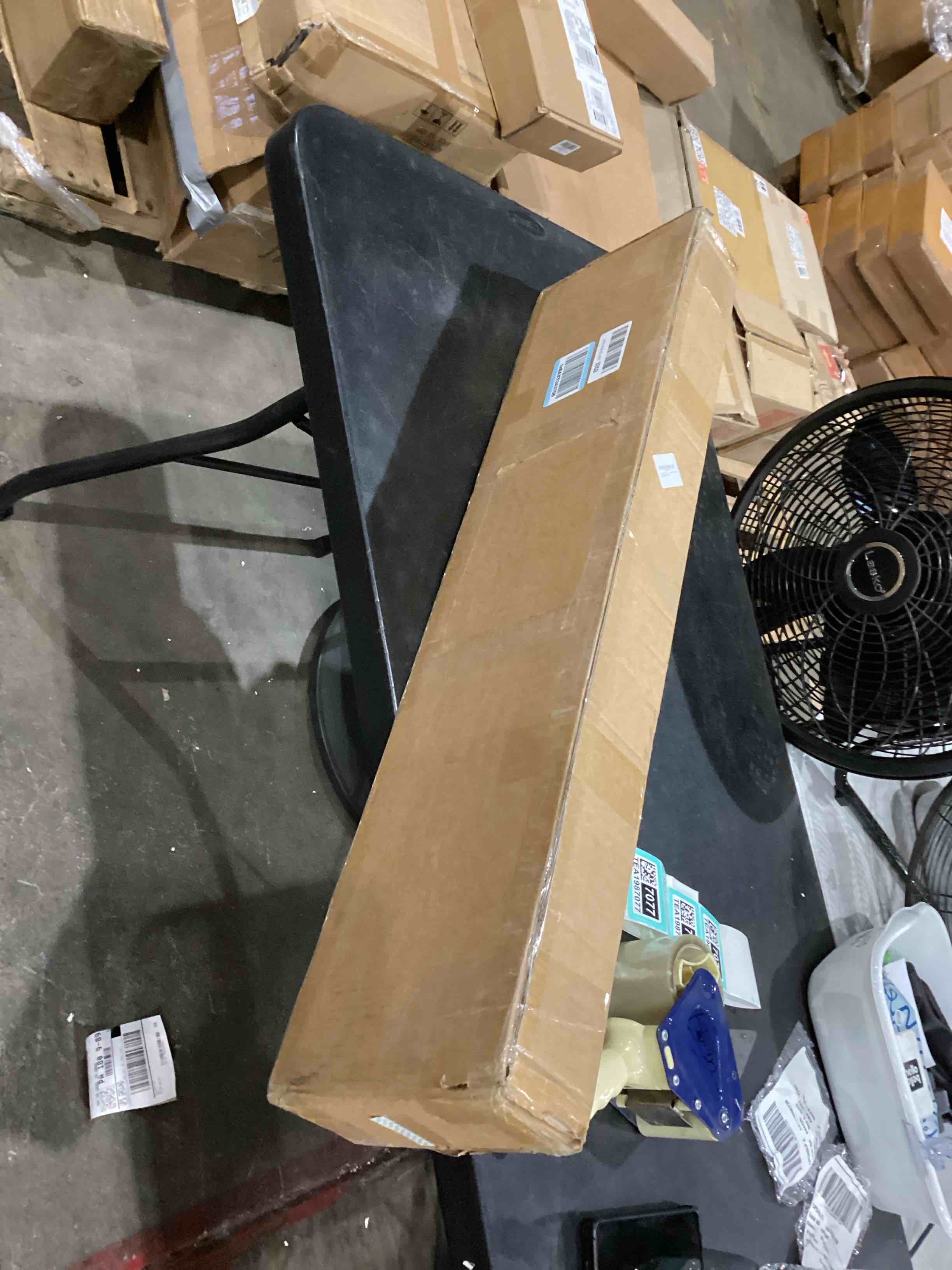 https://s3.amazonaws.com/lotting-images-prod/bidfta/TEA1987074_1757680756592.jpeg