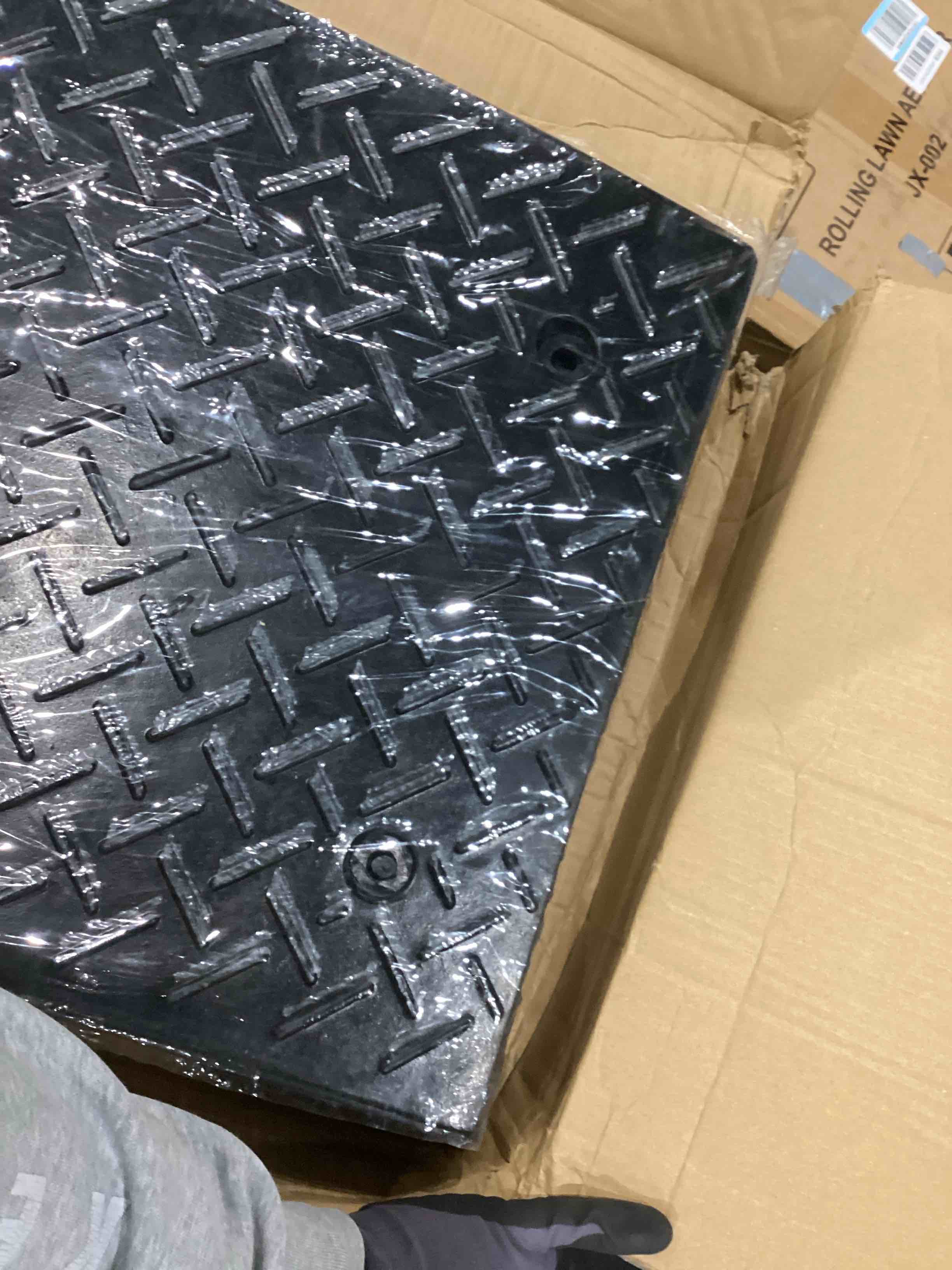 https://s3.amazonaws.com/lotting-images-prod/bidfta/TEA1987077_1757681232773.jpeg