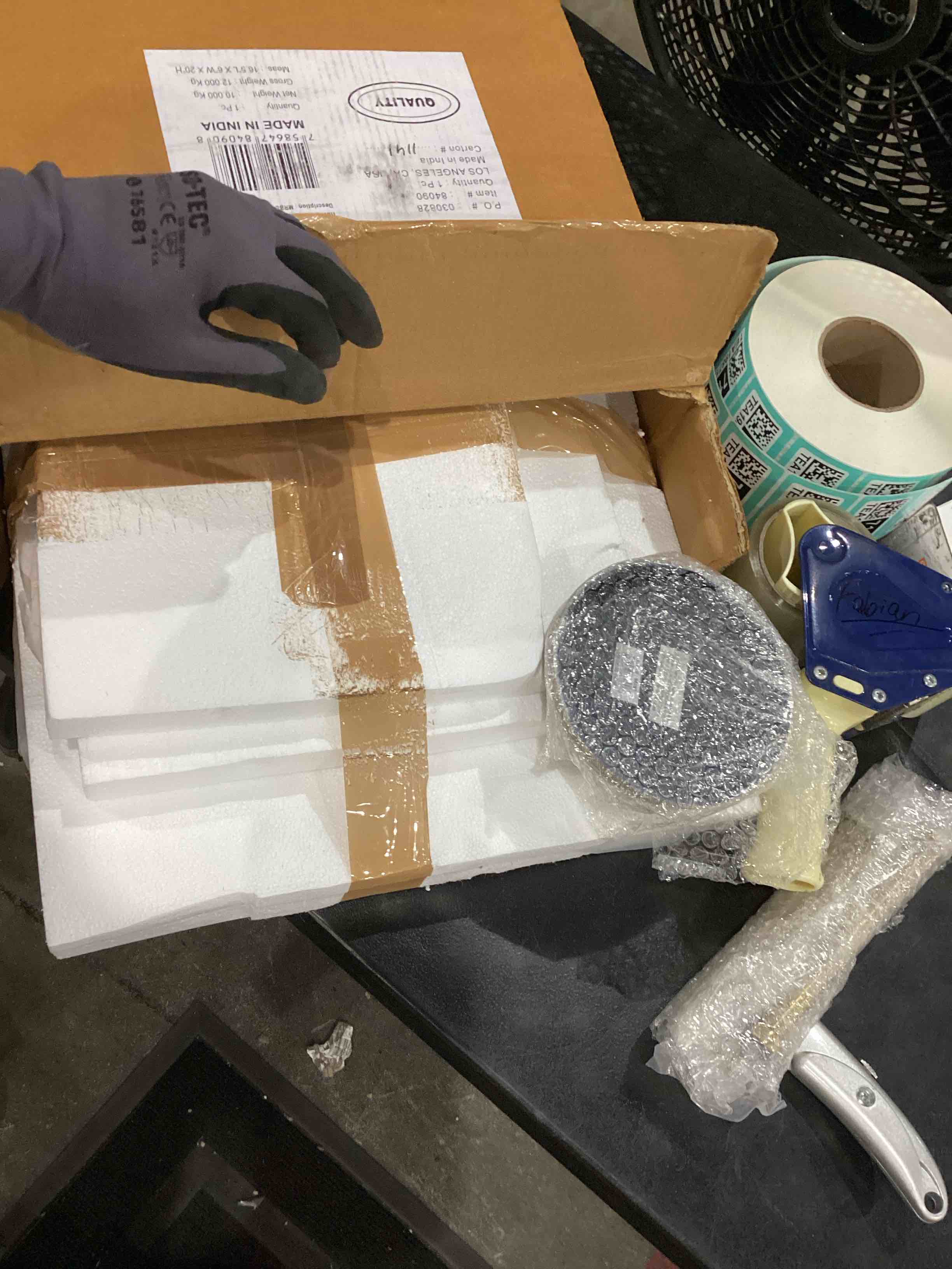 https://s3.amazonaws.com/lotting-images-prod/bidfta/TEA1987105_1757687331416.jpeg