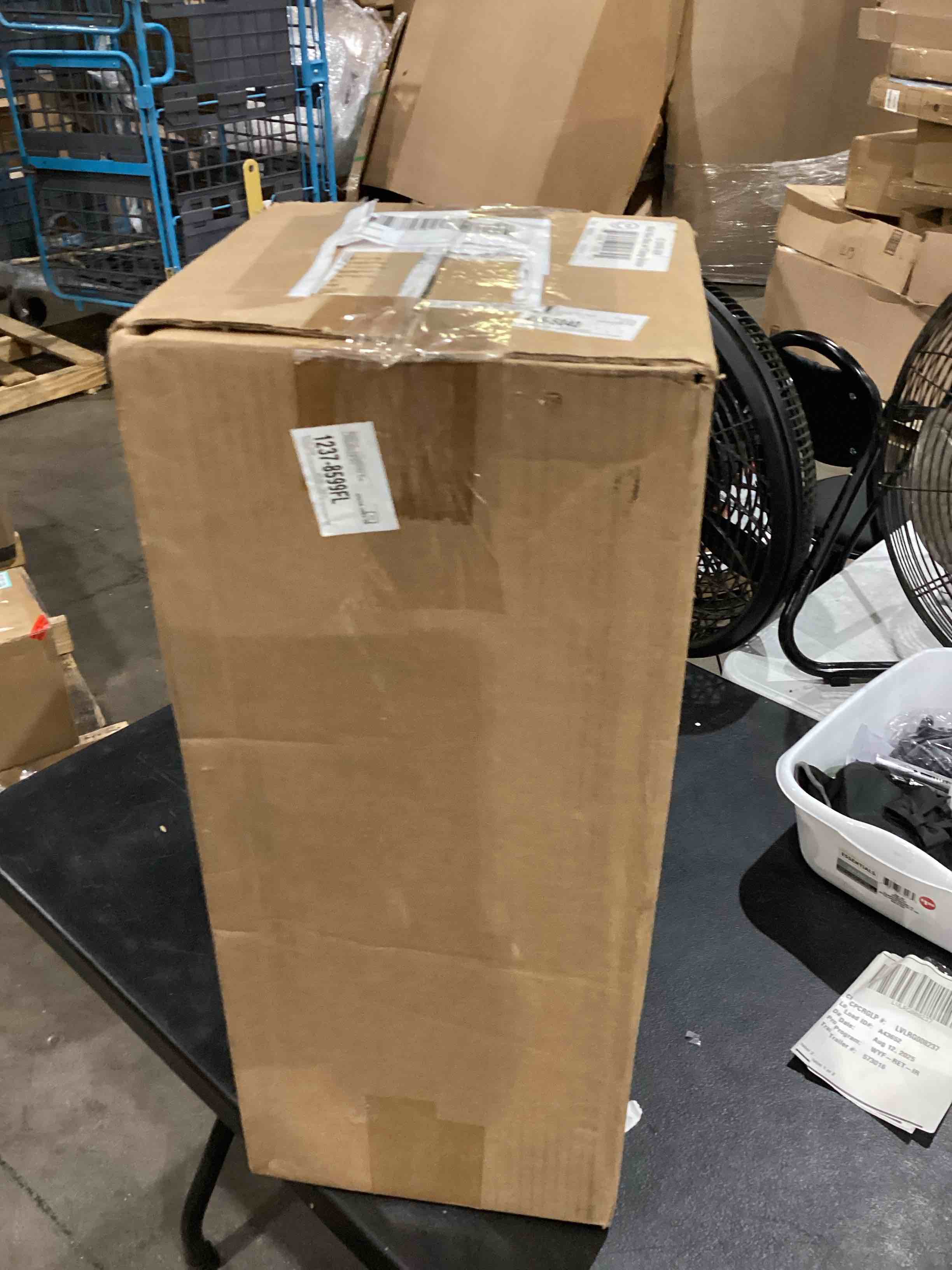 https://s3.amazonaws.com/lotting-images-prod/bidfta/TEA1987243_1758032970448.jpeg