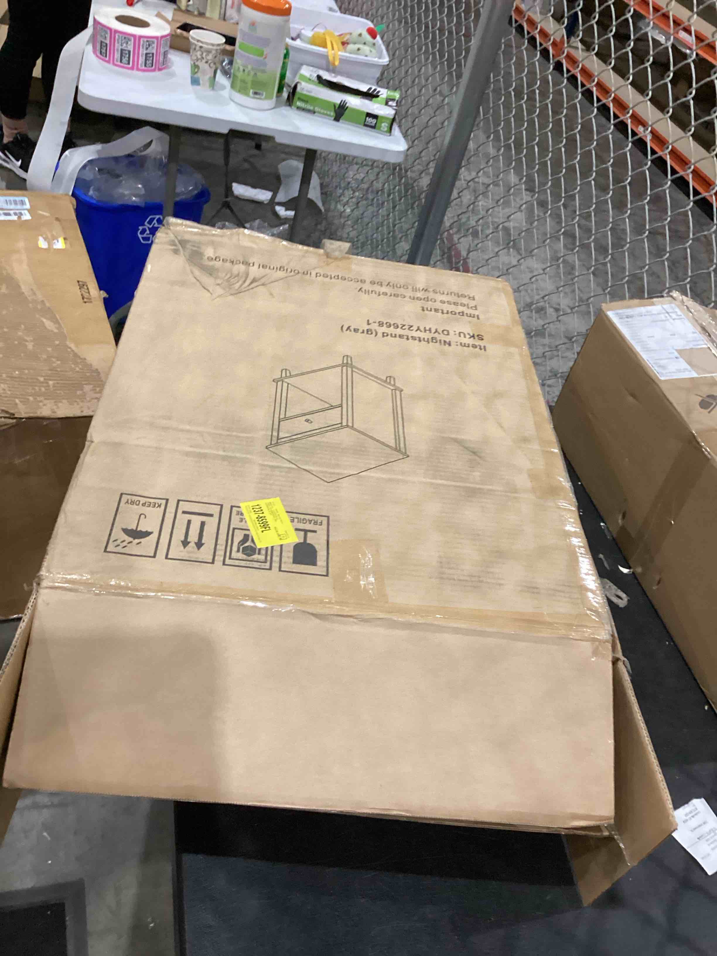 https://s3.amazonaws.com/lotting-images-prod/bidfta/TEA1987292_1758122783033.jpeg