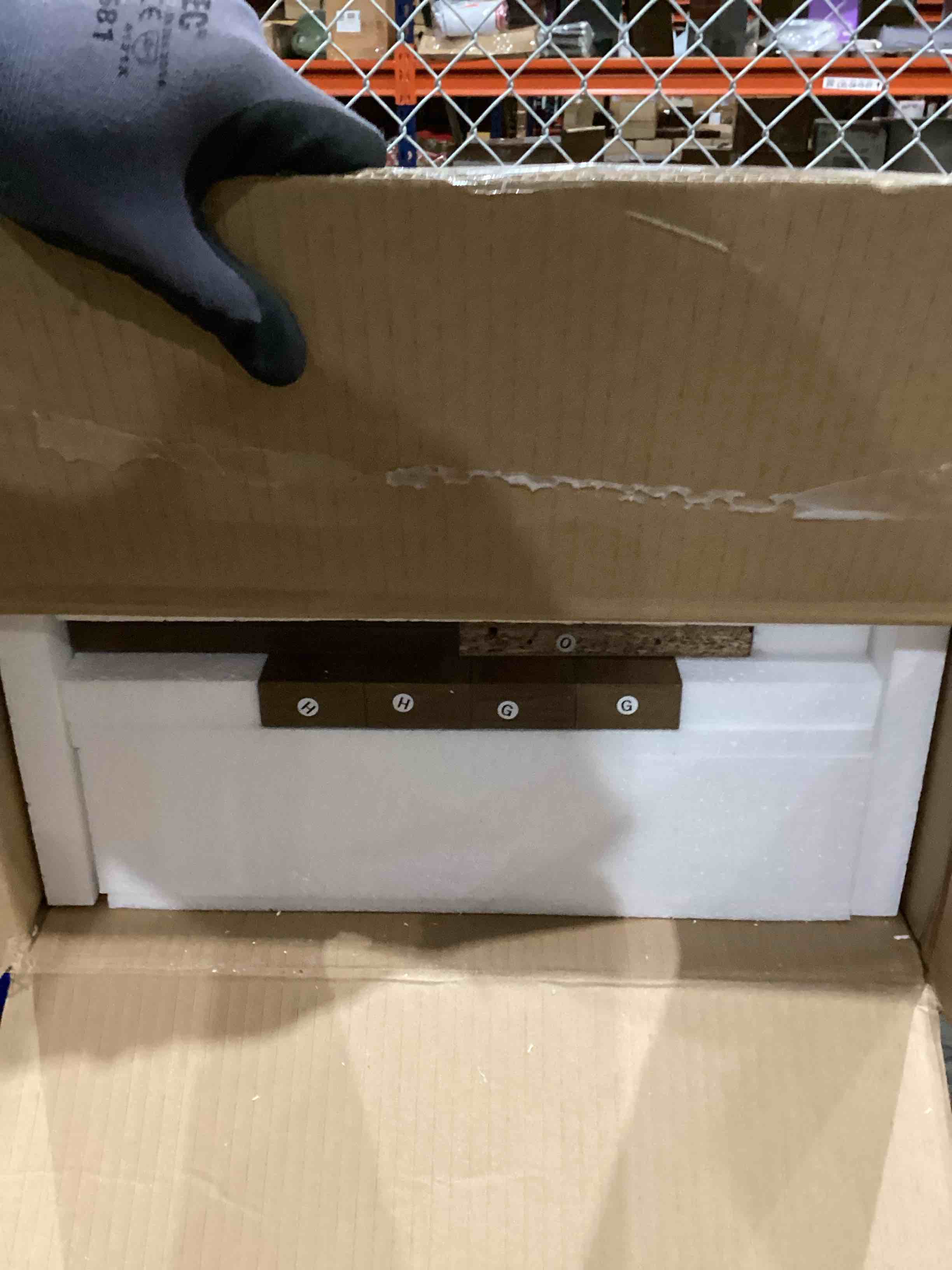 https://s3.amazonaws.com/lotting-images-prod/bidfta/TEA1987378_1758539398826.jpeg