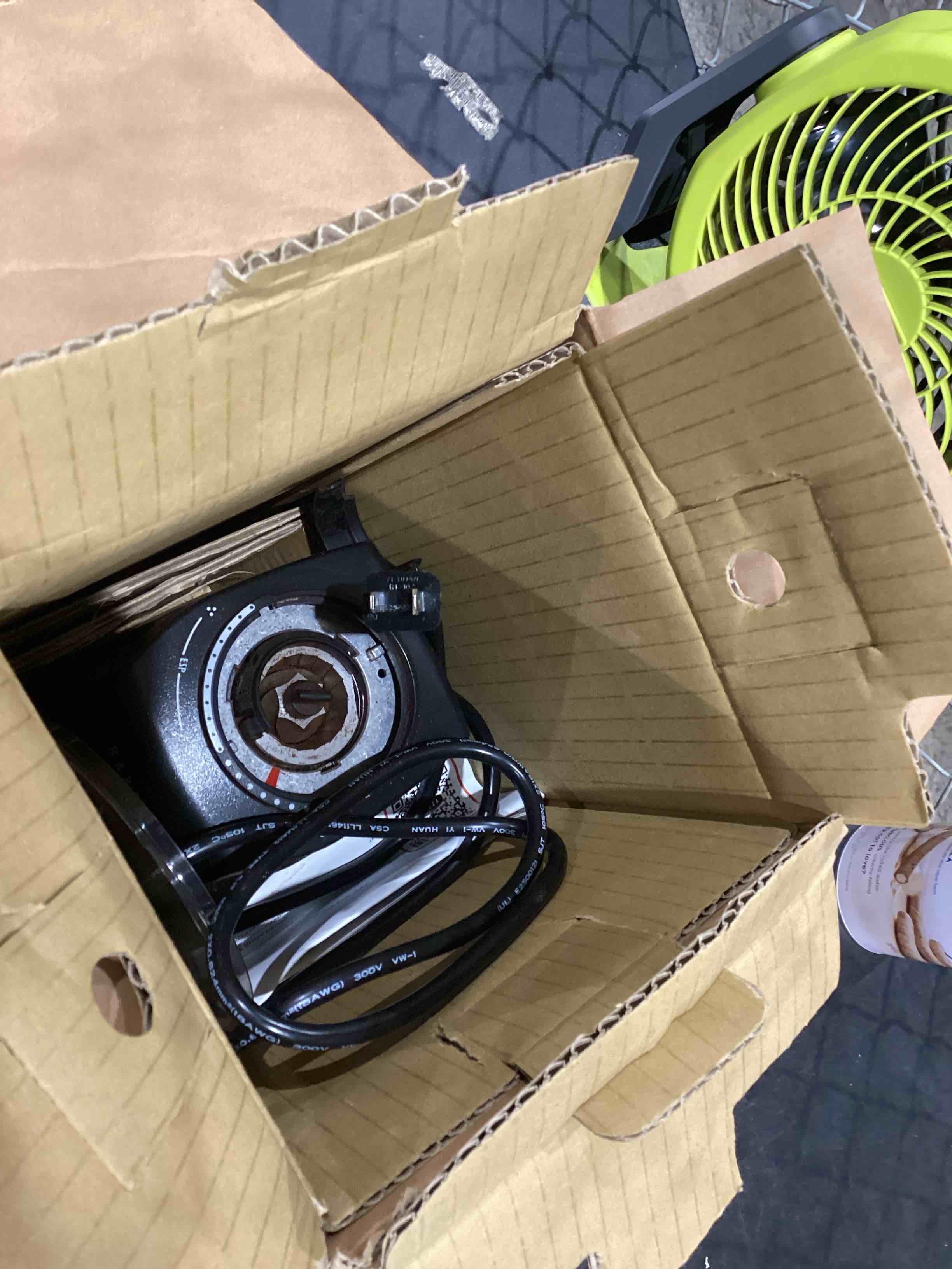 https://s3.amazonaws.com/lotting-images-prod/bidfta/TEA1987498_1758712586314.jpeg