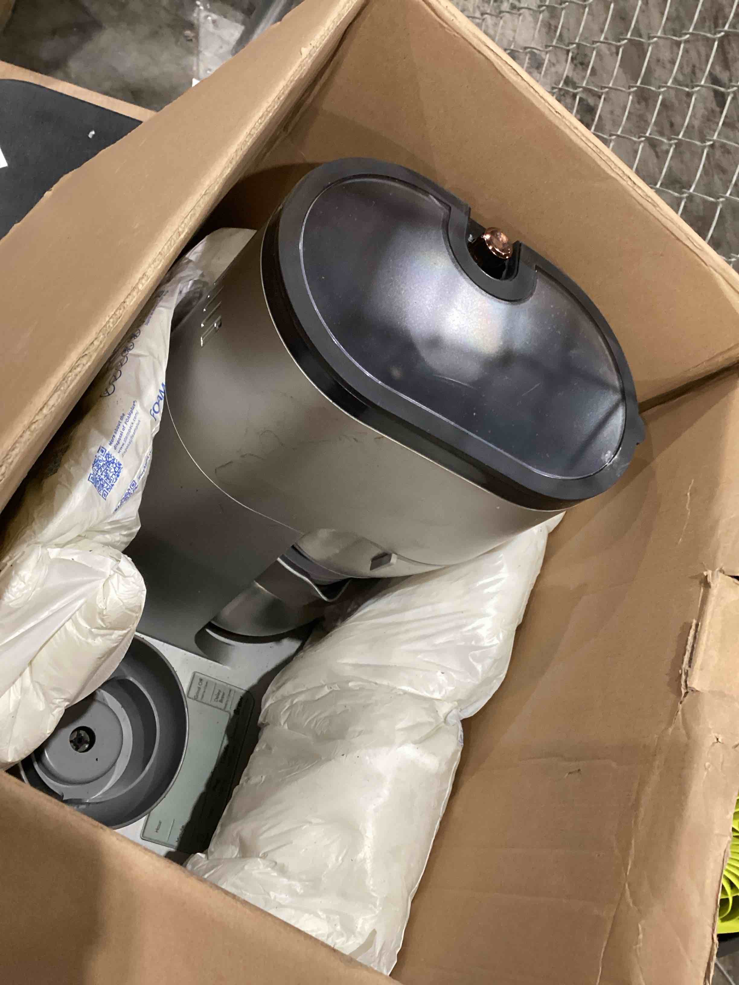 https://s3.amazonaws.com/lotting-images-prod/bidfta/TEA1987500_1758712952331.jpeg