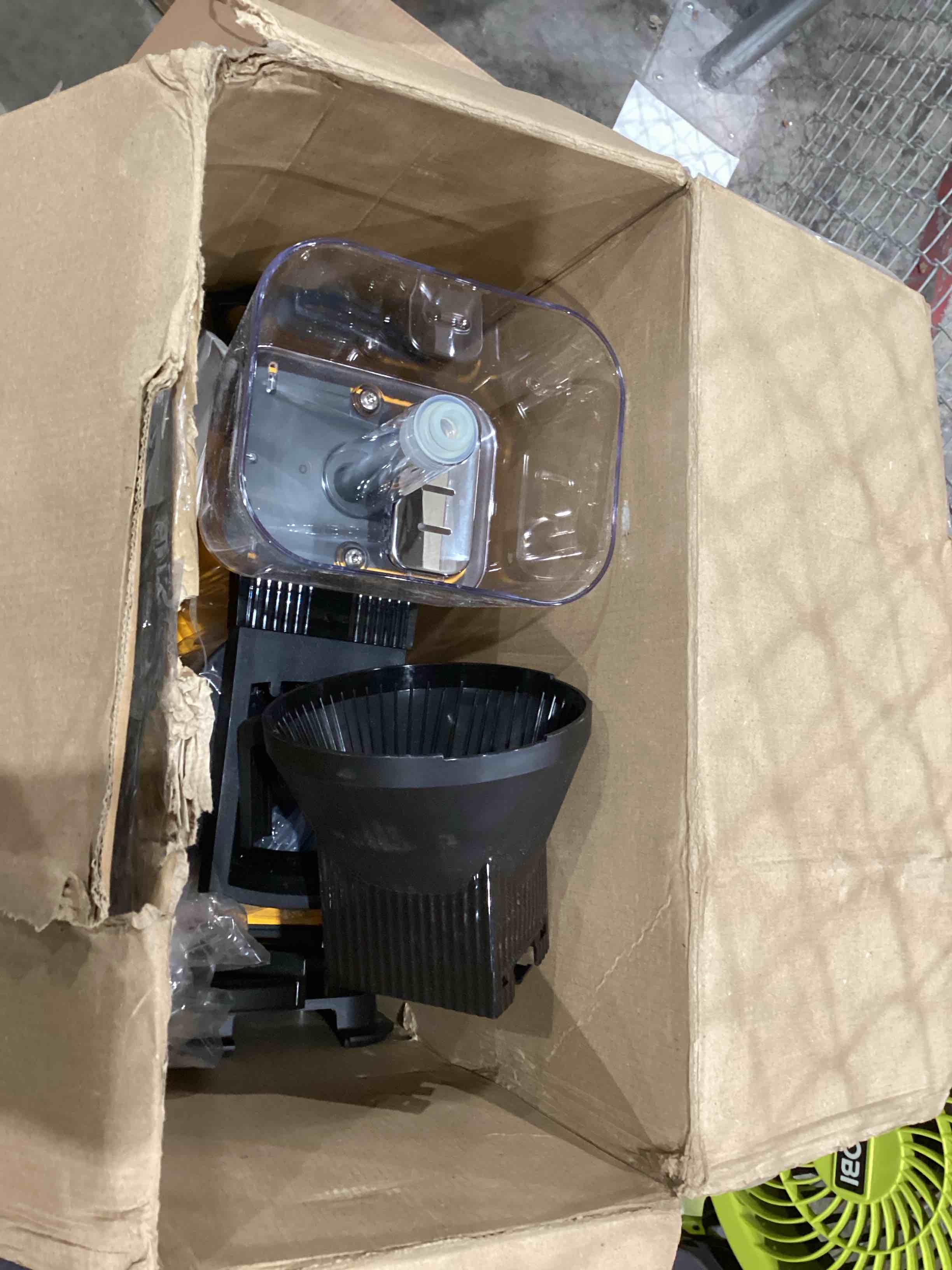 https://s3.amazonaws.com/lotting-images-prod/bidfta/TEA1987521_1758715334310.jpeg