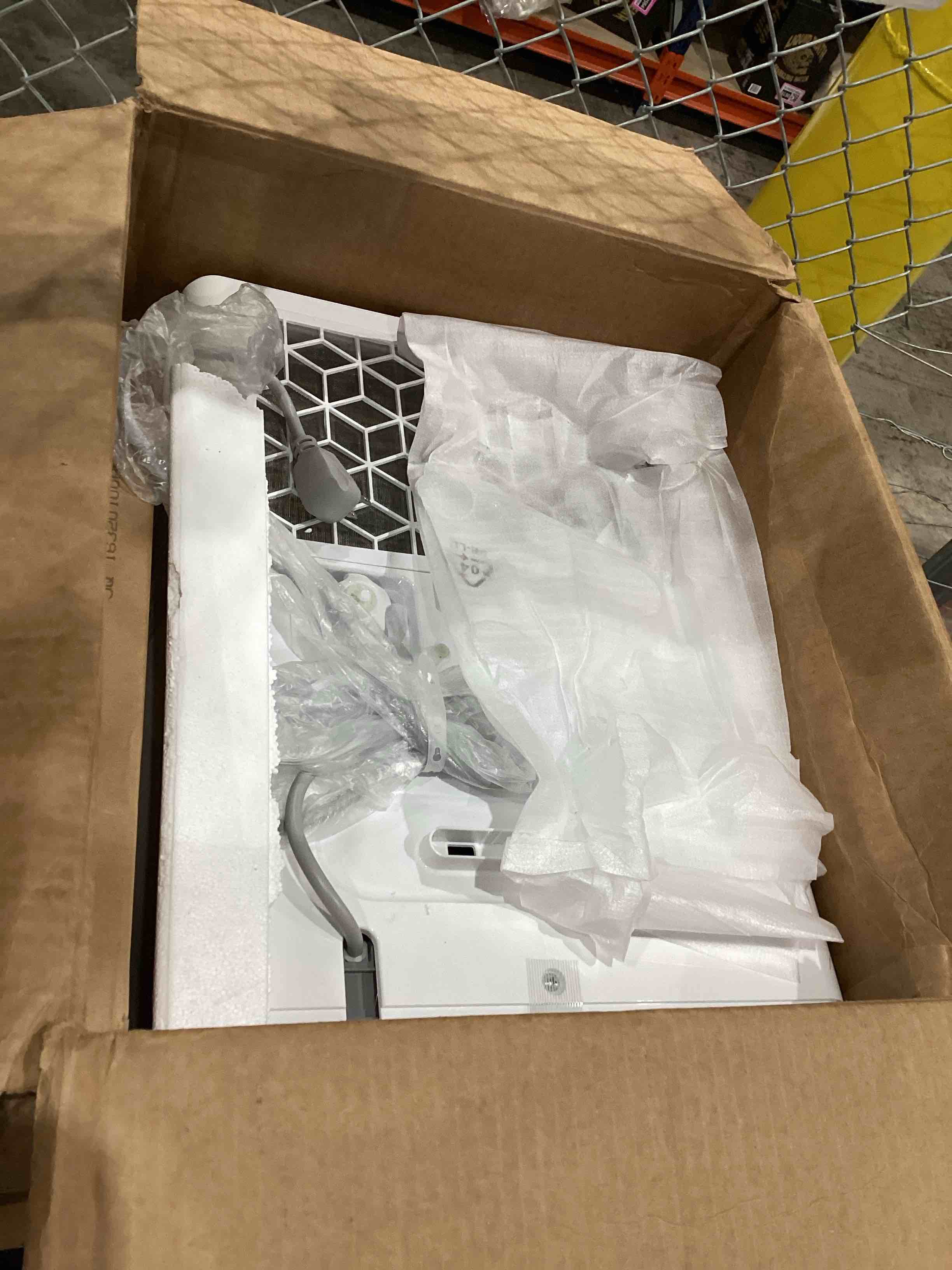 https://s3.amazonaws.com/lotting-images-prod/bidfta/TEA1987613_1758803758488.jpeg