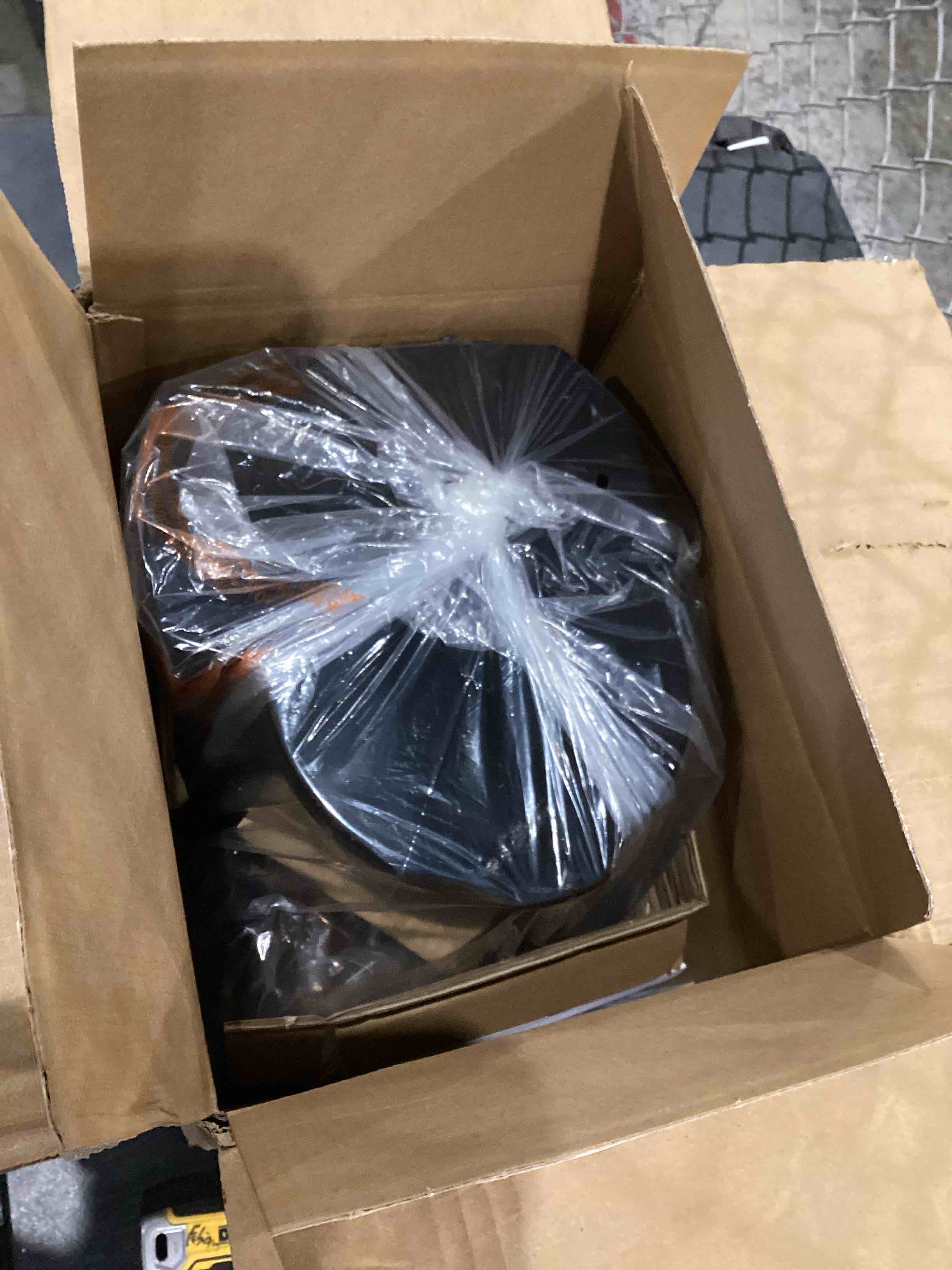 https://s3.amazonaws.com/lotting-images-prod/bidfta/TEA1987645_1758810138427.jpeg