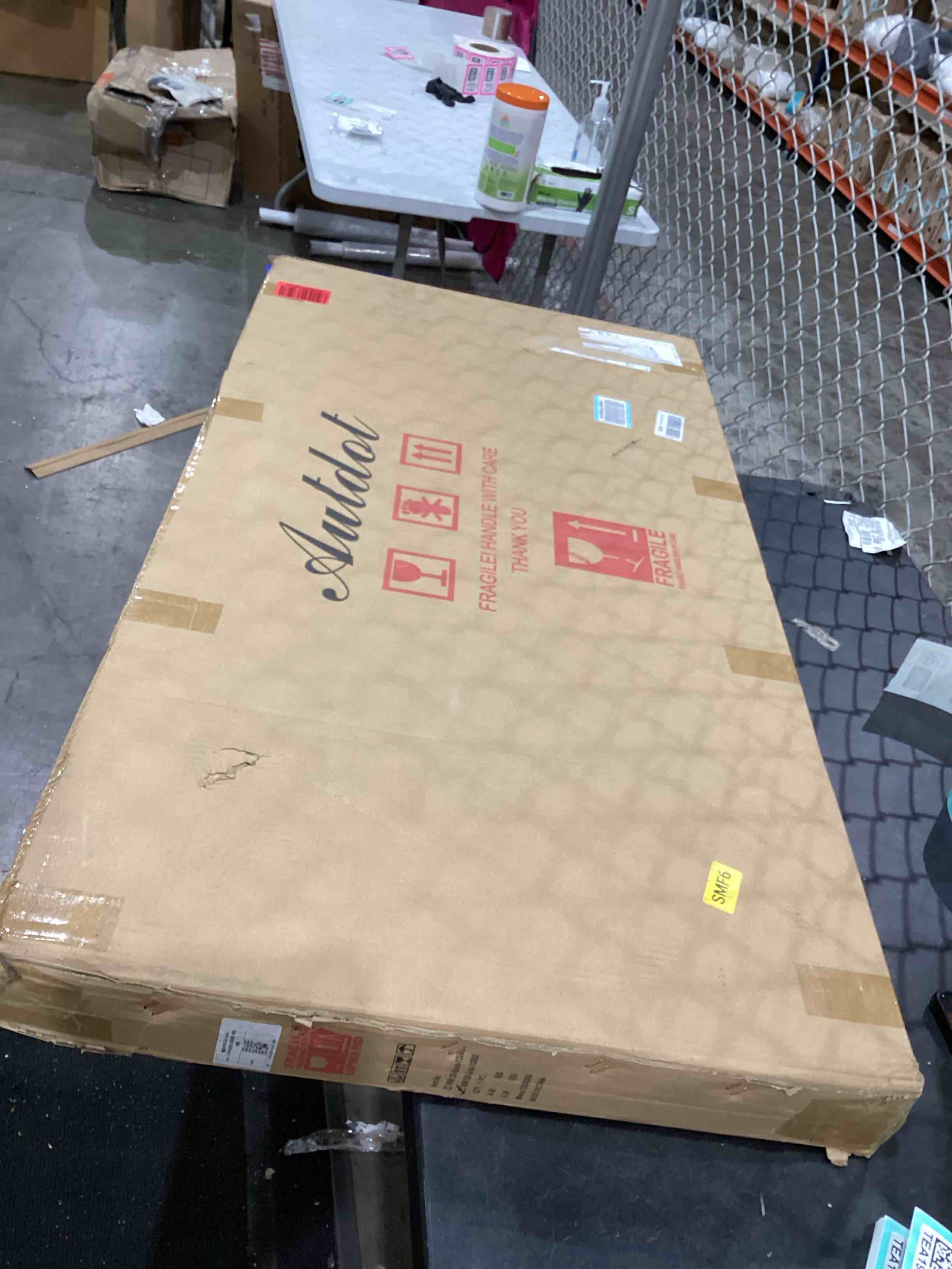 https://s3.amazonaws.com/lotting-images-prod/bidfta/TEA1987679_1758818377980.jpeg