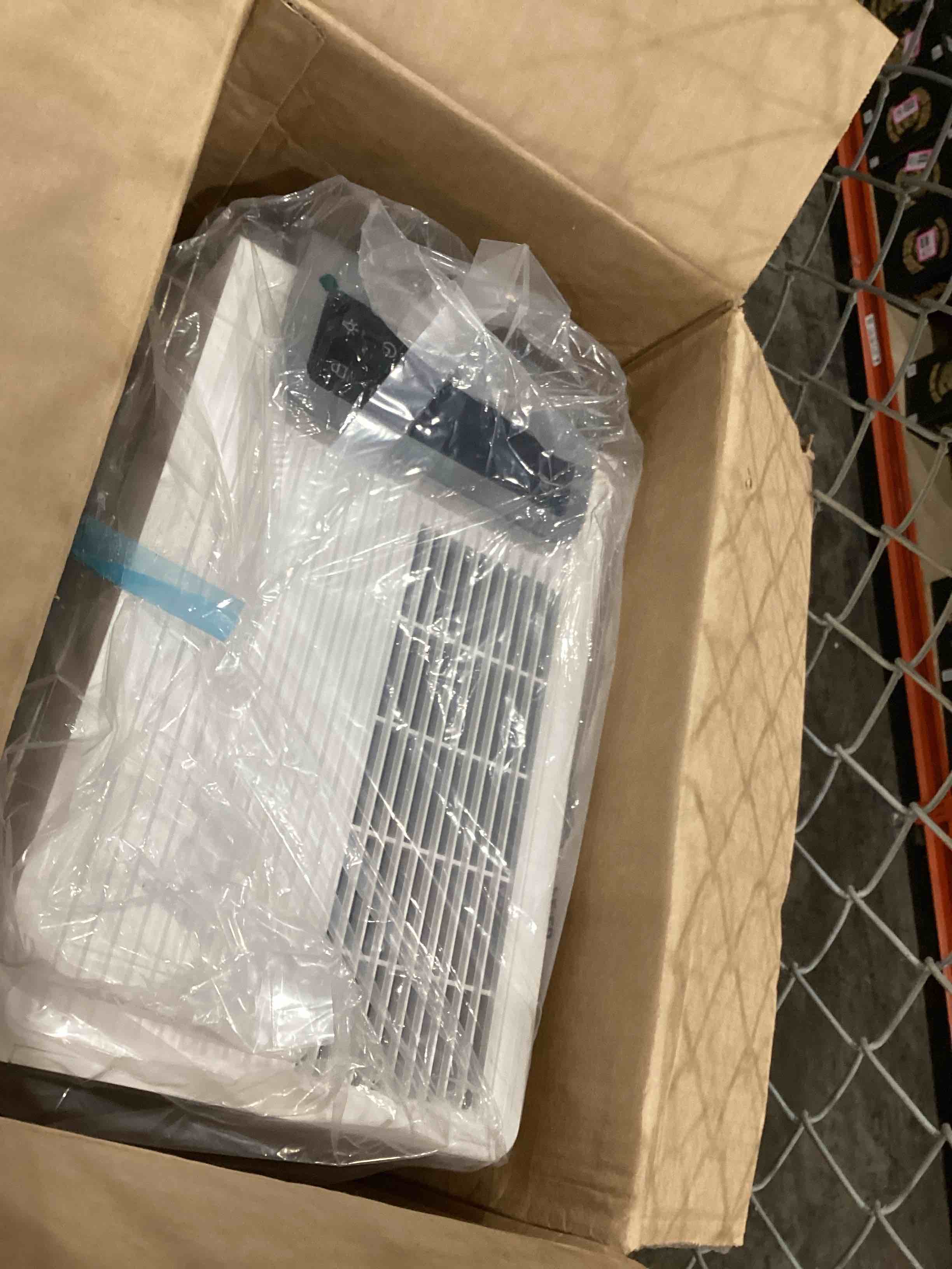 https://s3.amazonaws.com/lotting-images-prod/bidfta/TEA1987698_1758822189538.jpeg
