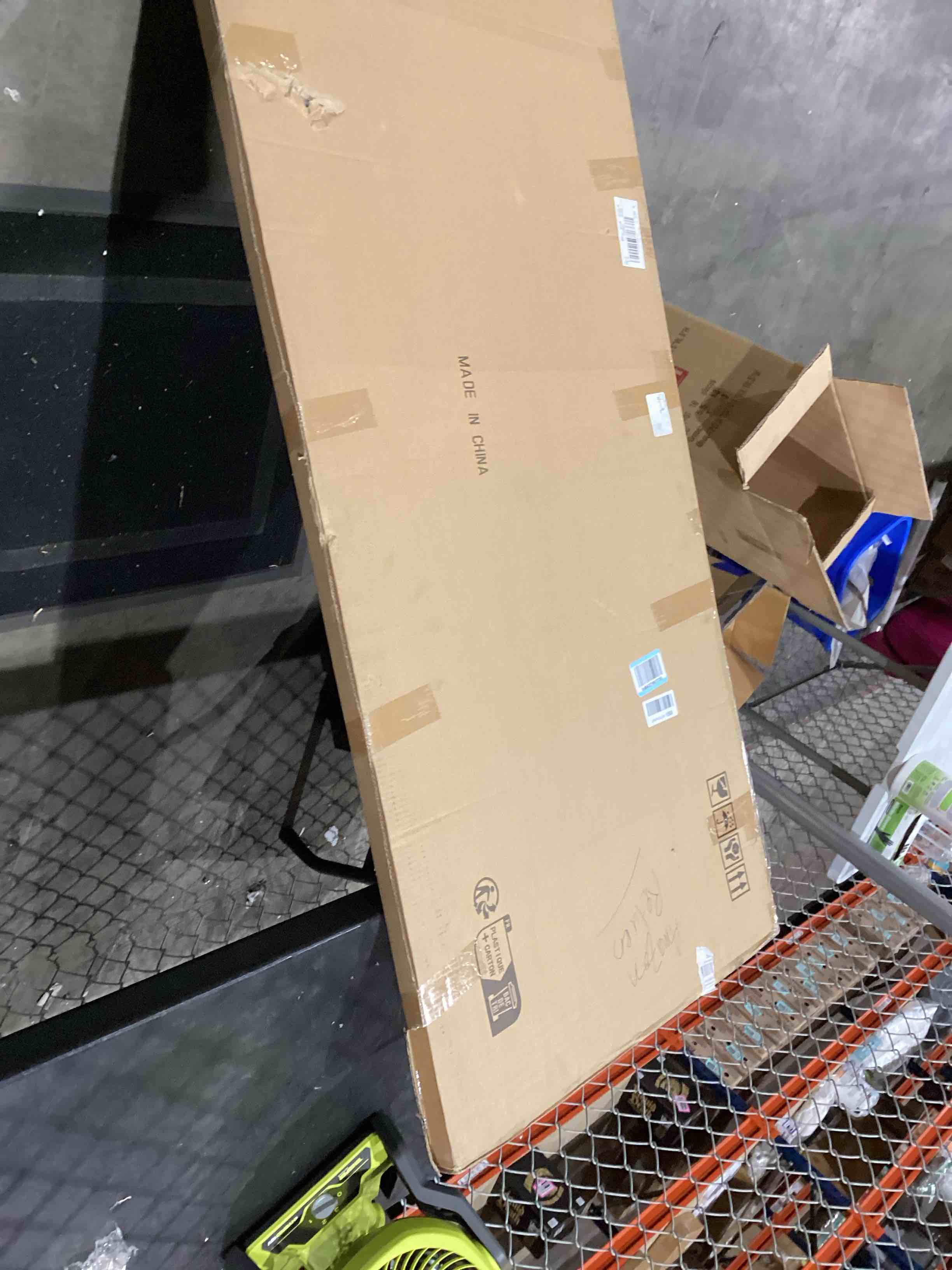 https://s3.amazonaws.com/lotting-images-prod/bidfta/TEA1987718_1758885412948.jpeg