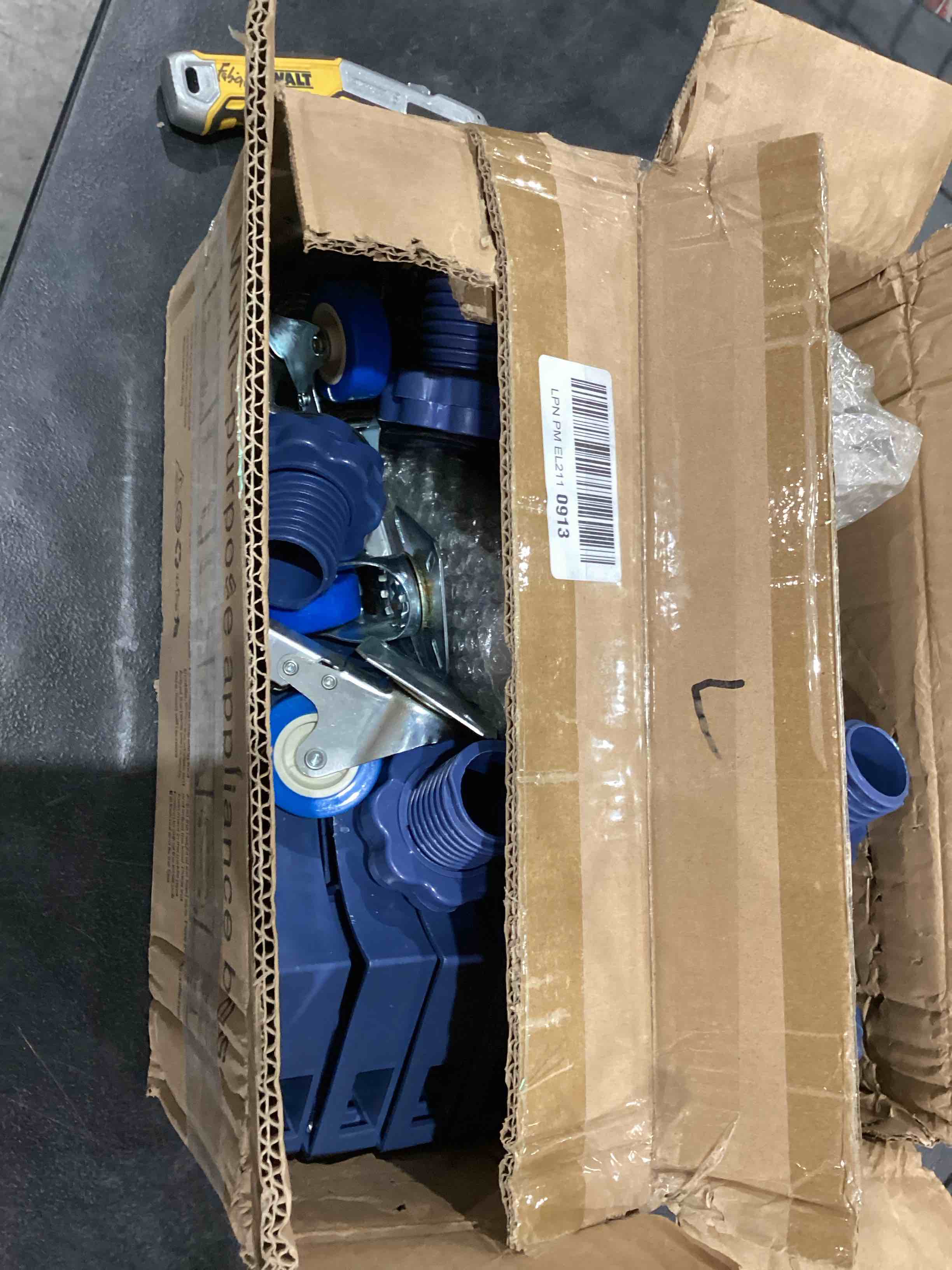 https://s3.amazonaws.com/lotting-images-prod/bidfta/TEA1987764_1758902212364.jpeg