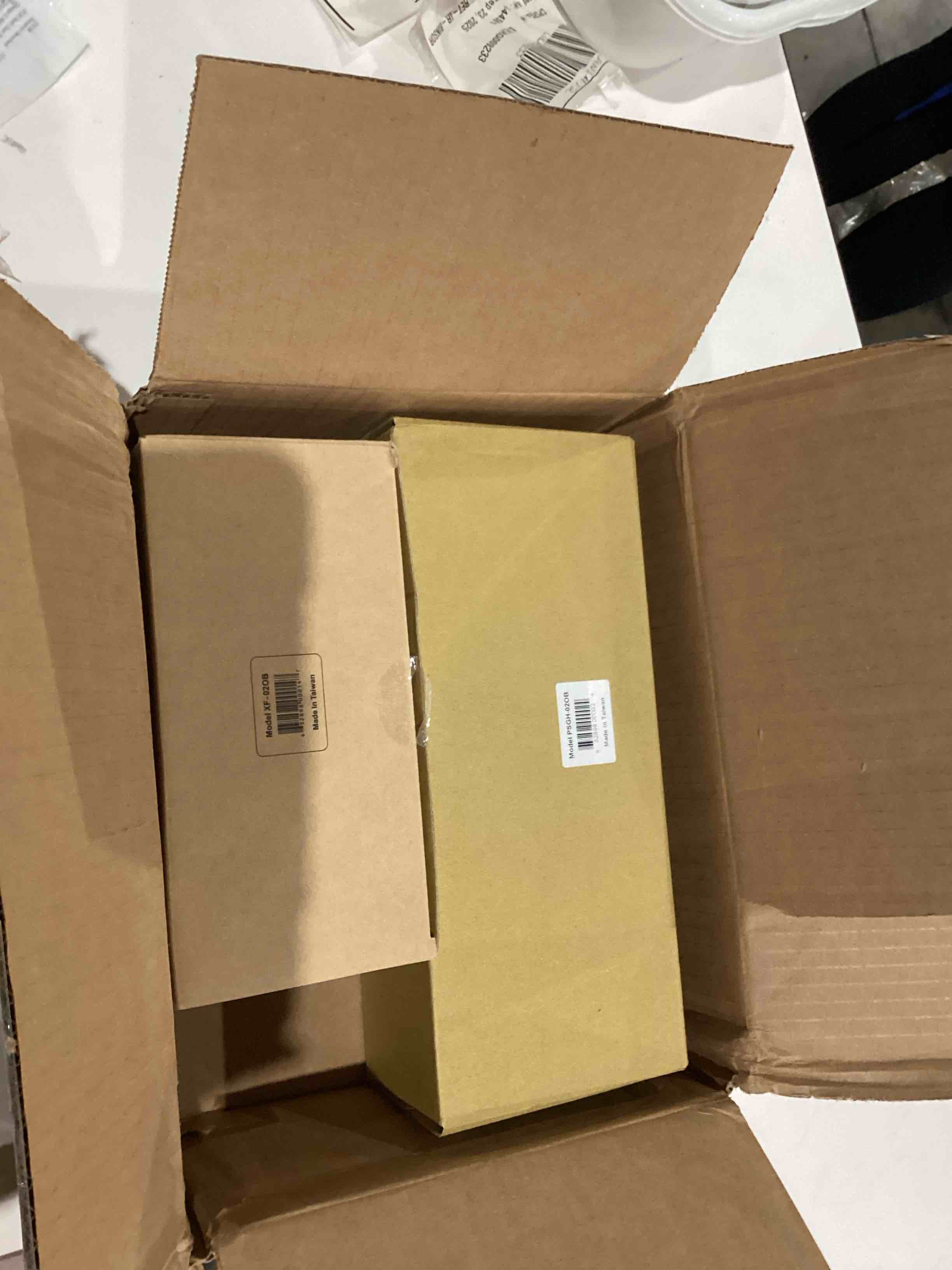 https://s3.amazonaws.com/lotting-images-prod/bidfta/TEA1988611_1759945282691.jpeg